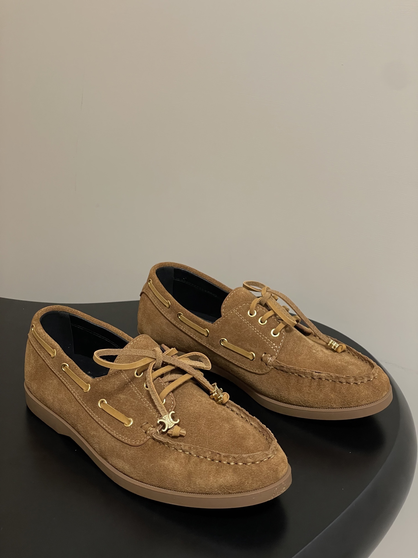 Celine Bateau Mocassins Femme en Suède Marron avec Lacets - Confort et Style
