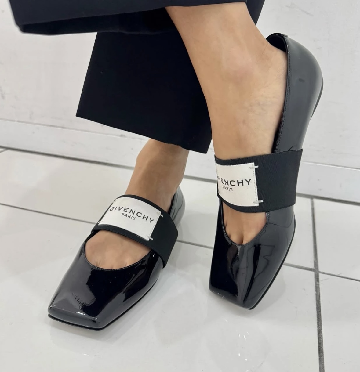 Givenchy Black Patent Leather Square Toe Ballerina Flats for Women 11 i1757899656459 7575 0 9