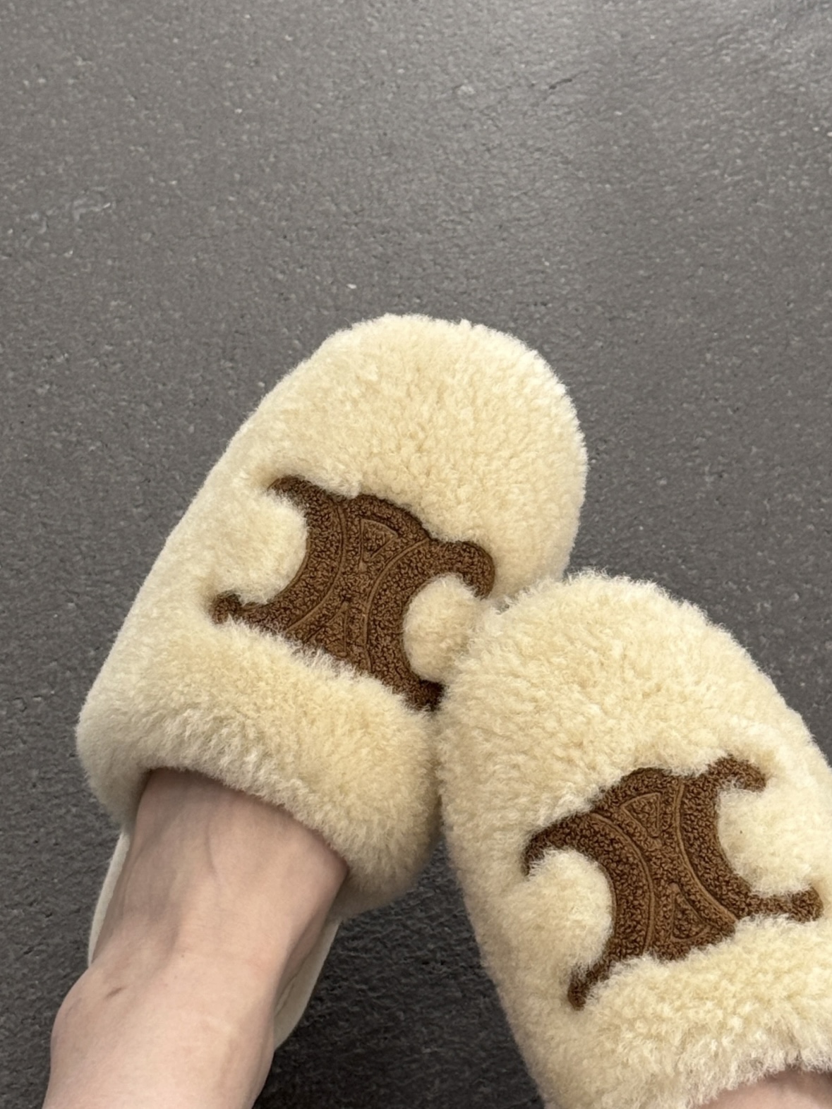 NO:488983,#Suji's same style of hair drag, semi-dragged hair drag shoes19860909#秀智同款毛拖,半拖毛毛鞋,Women's Shoes