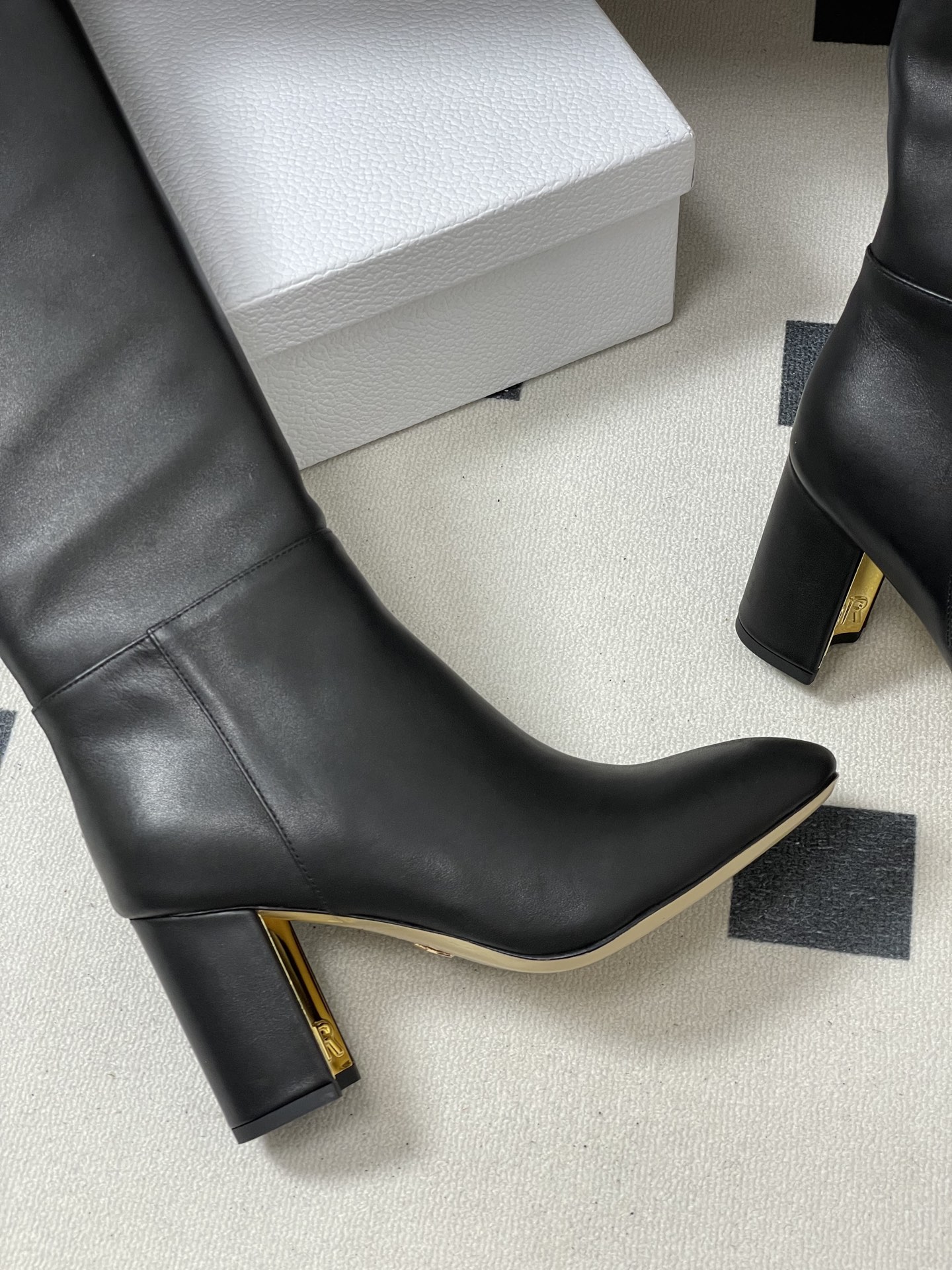 25Ss秋冬新款Dior 迪奥D-Art 带跟靴子系列金属字母跟及踝靴松紧粗跟短靴CD弹力高靴骑士直筒靴 这款 D-Ar 25Ss秋冬新款Dior 迪奥D-Art 带跟靴子系列金属字母跟及踝靴松紧粗跟短靴CD弹力高靴骑士直筒靴 这款 D-Ar
