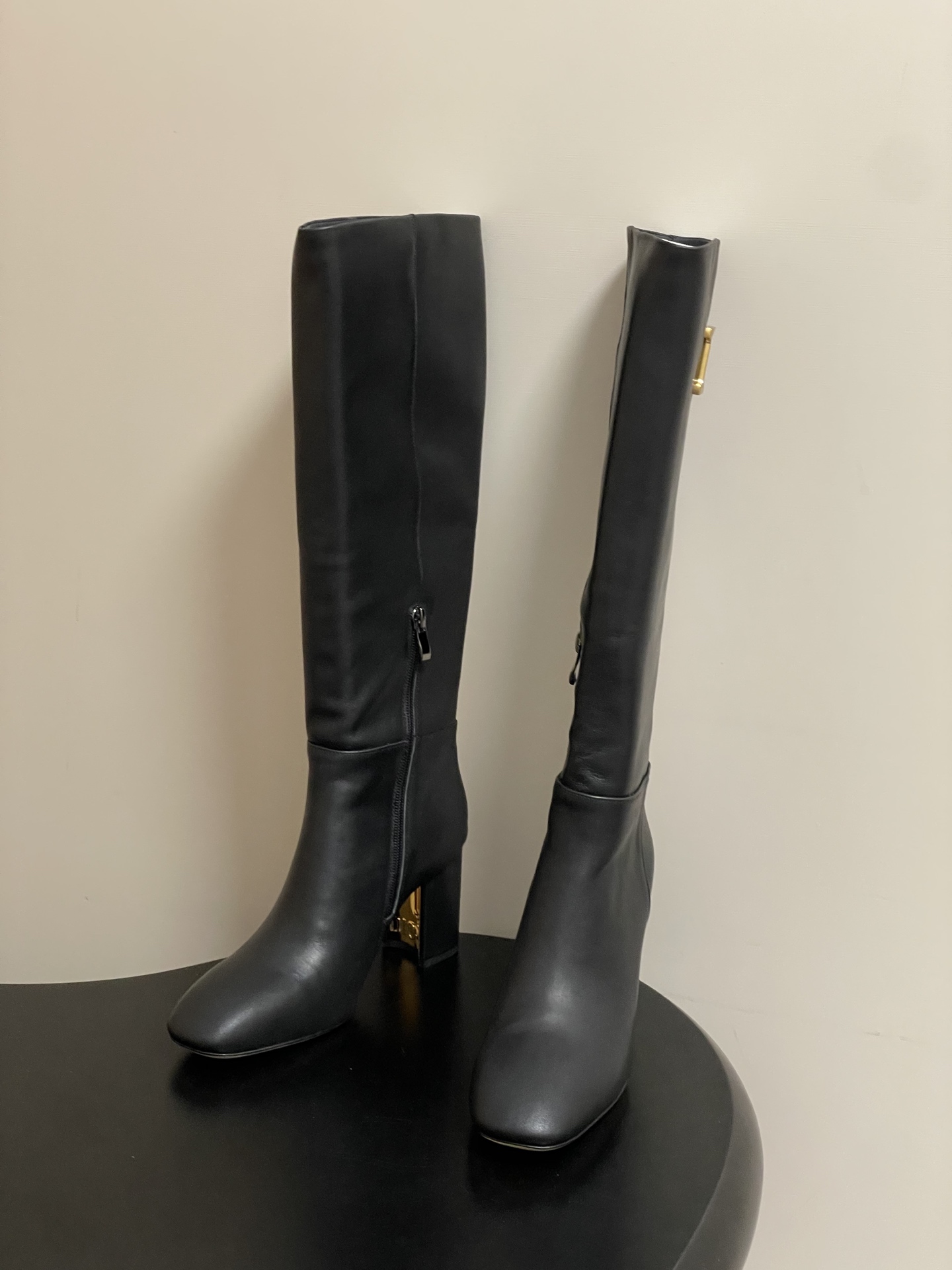 25Ss秋冬新款Dior 迪奥D-Art 带跟靴子系列金属字母跟及踝靴松紧粗跟短靴CD弹力高靴骑士直筒靴 这款 D-Ar 25Ss秋冬新款Dior 迪奥D-Art 带跟靴子系列金属字母跟及踝靴松紧粗跟短靴CD弹力高靴骑士直筒靴 这款 D-Ar
