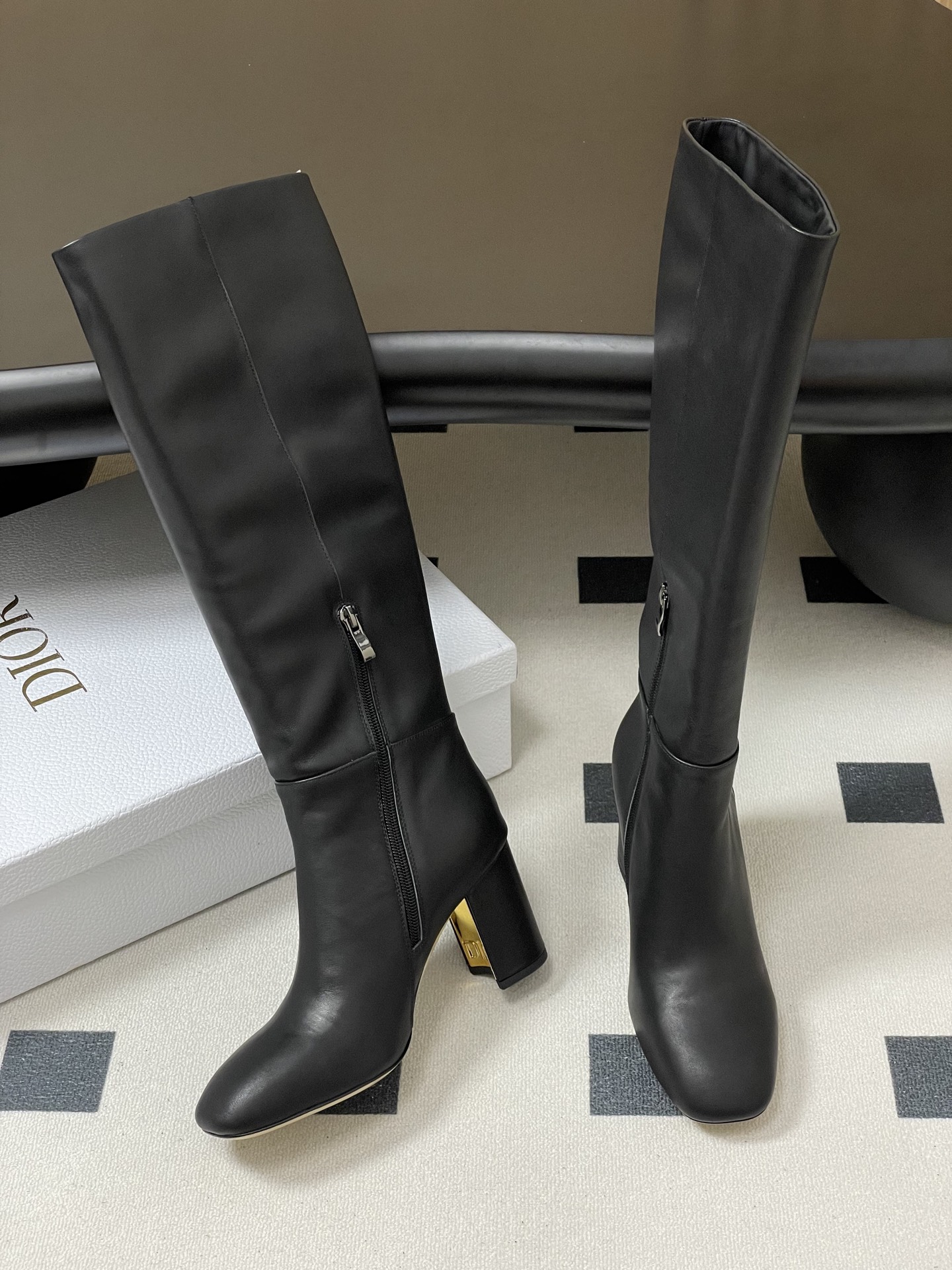 25Ss秋冬新款Dior 迪奥D-Art 带跟靴子系列金属字母跟及踝靴松紧粗跟短靴CD弹力高靴骑士直筒靴 这款 D-Ar 25Ss秋冬新款Dior 迪奥D-Art 带跟靴子系列金属字母跟及踝靴松紧粗跟短靴CD弹力高靴骑士直筒靴 这款 D-Ar