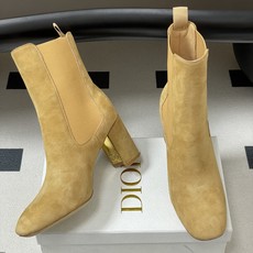 25Ss秋冬新款Dior 迪奥D-Art 带跟靴子系列金属字母跟及踝靴松紧粗跟短靴CD弹力高靴骑士直筒靴 这款 D-Ar 25Ss秋冬新款Dior 迪奥D-Art 带跟靴子系列金属字母跟及踝靴松紧粗跟短靴CD弹力高靴骑士直筒靴 这款 D-Ar