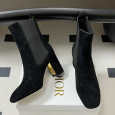 25Ss秋冬新款Dior 迪奥D-Art 带跟靴子系列金属字母跟及踝靴松紧粗跟短靴CD弹力高靴骑士直筒靴 这款 D-Ar 25Ss秋冬新款Dior 迪奥D-Art 带跟靴子系列金属字母跟及踝靴松紧粗跟短靴CD弹力高靴骑士直筒靴 这款 D-Ar
