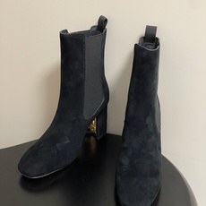 25Ss秋冬新款Dior 迪奥D-Art 带跟靴子系列金属字母跟及踝靴松紧粗跟短靴CD弹力高靴骑士直筒靴 这款 D-Ar 25Ss秋冬新款Dior 迪奥D-Art 带跟靴子系列金属字母跟及踝靴松紧粗跟短靴CD弹力高靴骑士直筒靴 这款 D-Ar