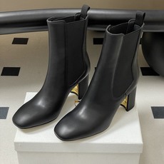 25Ss秋冬新款Dior 迪奥D-Art 带跟靴子系列金属字母跟及踝靴松紧粗跟短靴CD弹力高靴骑士直筒靴 这款 D-Ar 25Ss秋冬新款Dior 迪奥D-Art 带跟靴子系列金属字母跟及踝靴松紧粗跟短靴CD弹力高靴骑士直筒靴 这款 D-Ar