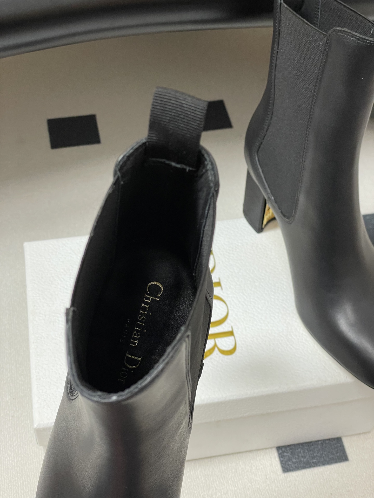 25Ss秋冬新款Dior 迪奥D-Art 带跟靴子系列金属字母跟及踝靴松紧粗跟短靴CD弹力高靴骑士直筒靴 这款 D-Ar 25Ss秋冬新款Dior 迪奥D-Art 带跟靴子系列金属字母跟及踝靴松紧粗跟短靴CD弹力高靴骑士直筒靴 这款 D-Ar