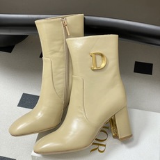 25Ss秋冬新款Dior 迪奥D-Art 带跟靴子系列金属字母跟及踝靴松紧粗跟短靴CD字母侧拉链短靴 这款 D-Art 25Ss秋冬新款Dior 迪奥D-Art 带跟靴子系列金属字母跟及踝靴松紧粗跟短靴CD字母侧拉链短靴 这款 D-Art