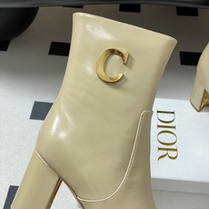 25Ss秋冬新款Dior 迪奥D-Art 带跟靴子系列金属字母跟及踝靴松紧粗跟短靴CD字母侧拉链短靴 这款 D-Art 25Ss秋冬新款Dior 迪奥D-Art 带跟靴子系列金属字母跟及踝靴松紧粗跟短靴CD字母侧拉链短靴 这款 D-Art