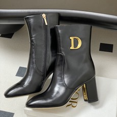 25Ss秋冬新款Dior 迪奥D-Art 带跟靴子系列金属字母跟及踝靴松紧粗跟短靴CD字母侧拉链短靴 这款 D-Art 25Ss秋冬新款Dior 迪奥D-Art 带跟靴子系列金属字母跟及踝靴松紧粗跟短靴CD字母侧拉链短靴 这款 D-Art