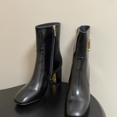 25Ss秋冬新款Dior 迪奥D-Art 带跟靴子系列金属字母跟及踝靴松紧粗跟短靴CD字母侧拉链短靴 这款 D-Art 25Ss秋冬新款Dior 迪奥D-Art 带跟靴子系列金属字母跟及踝靴松紧粗跟短靴CD字母侧拉链短靴 这款 D-Art