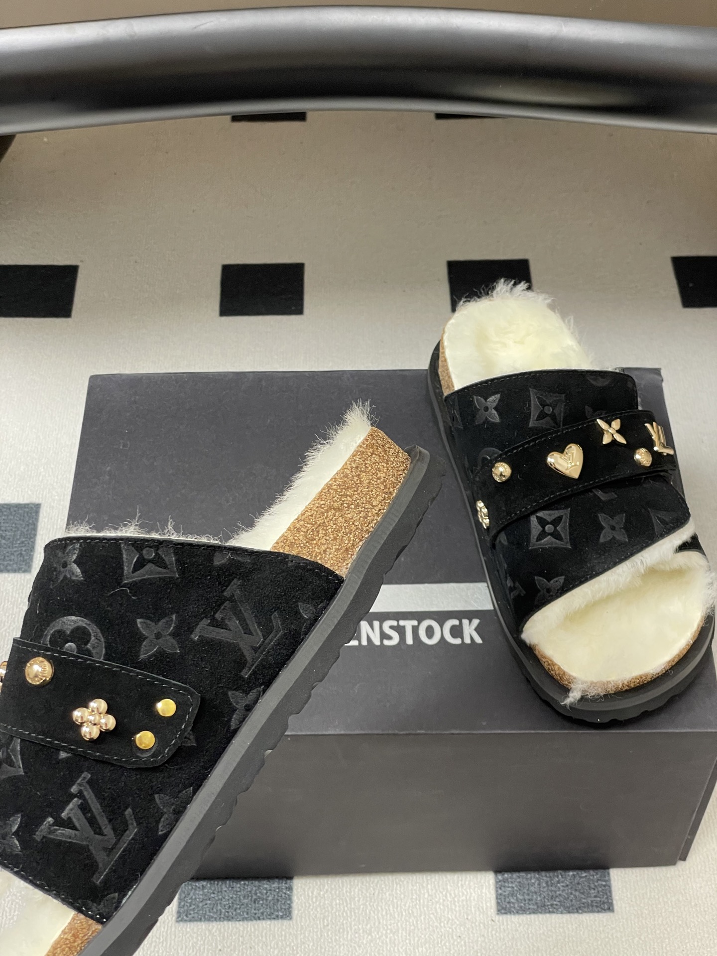 Louis Vuitton 最新 Louis Vuitton × BIRKENSTOCK联名羊毛拖鞋 合作款Boston两带软底拖鞋Lv 勃肯沙滩凉拖鞋