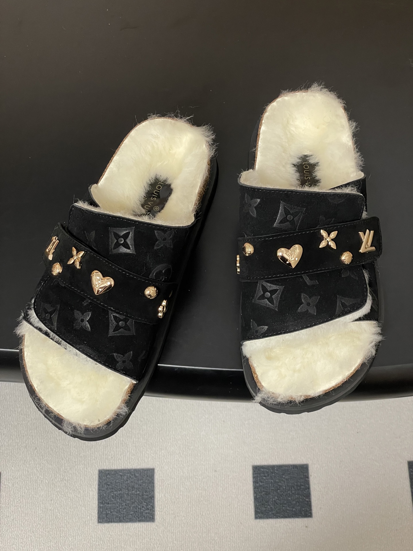 Louis Vuitton 最新 Louis Vuitton × BIRKENSTOCK联名羊毛拖鞋 合作款Boston两带软底拖鞋Lv 勃肯沙滩凉拖鞋
