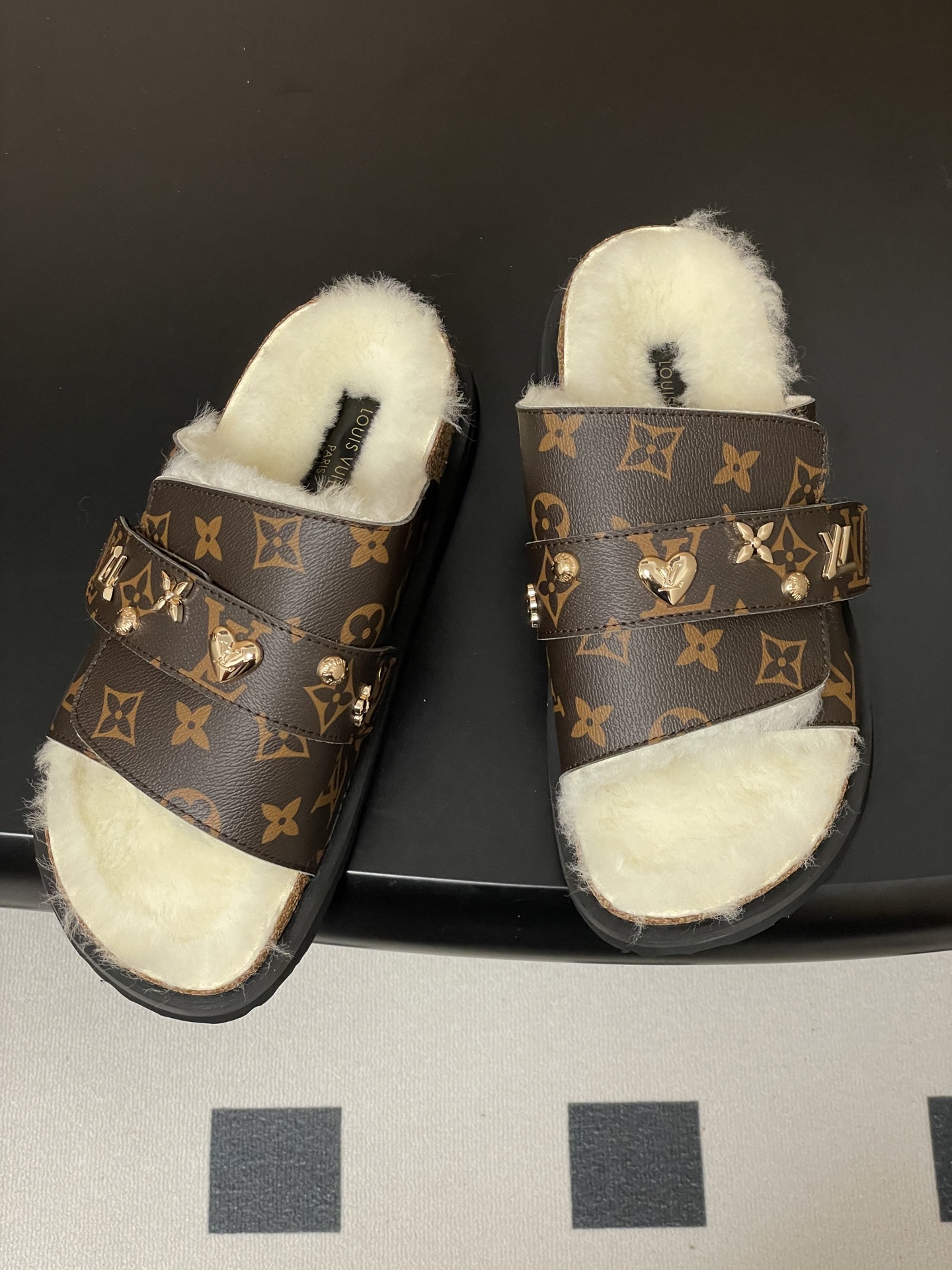 Louis Vuitton 最新 Louis Vuitton × BIRKENSTOCK联名羊毛拖鞋 合作款Boston两带软底拖鞋Lv 勃肯沙滩凉拖鞋
