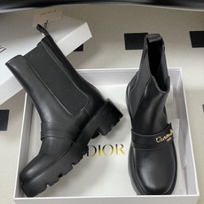 25ss早秋新款Dior 迪奥D-Quest 及踝靴CD字母金属扣松紧带厚底短靴一脚蹬机车风马丁靴靴 这款 D-Ques 25ss早秋新款Dior 迪奥D-Quest 及踝靴CD字母金属扣松紧带厚底短靴一脚蹬机车风马丁靴靴 这款 D-Ques
