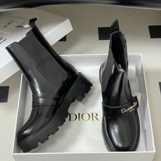 25ss早秋新款Dior 迪奥D-Quest 及踝靴CD字母金属扣松紧带厚底短靴一脚蹬机车风马丁靴靴 这款 D-Ques 25ss早秋新款Dior 迪奥D-Quest 及踝靴CD字母金属扣松紧带厚底短靴一脚蹬机车风马丁靴靴 这款 D-Ques