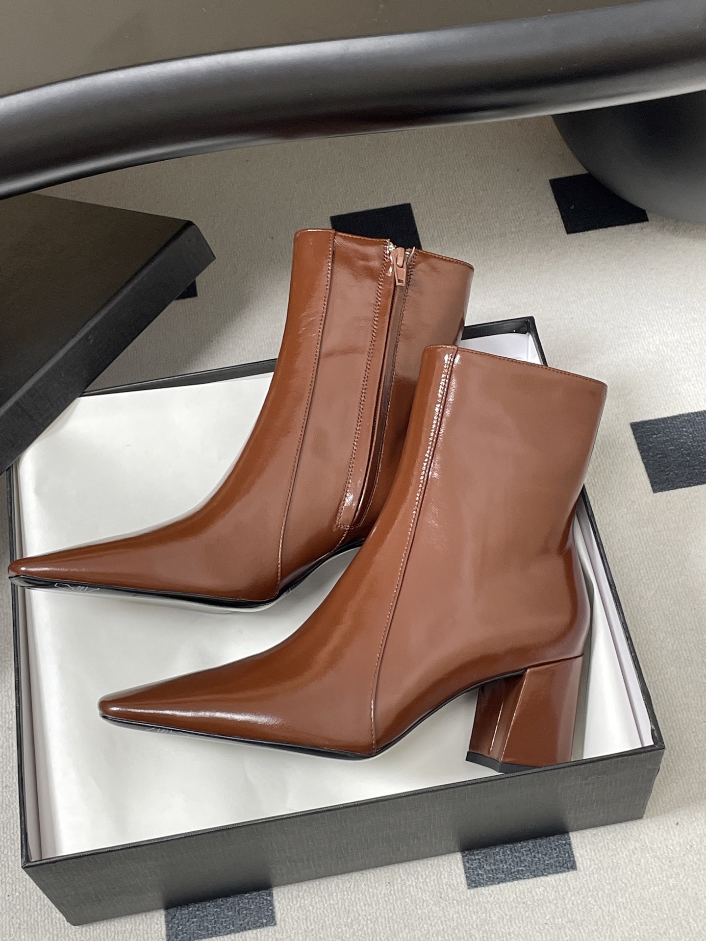 顶级品质 Saint Laurent fw25 new arrival～ YSL圣罗兰秋冬新款侧拉链高跟及踝靴粗跟短靴 