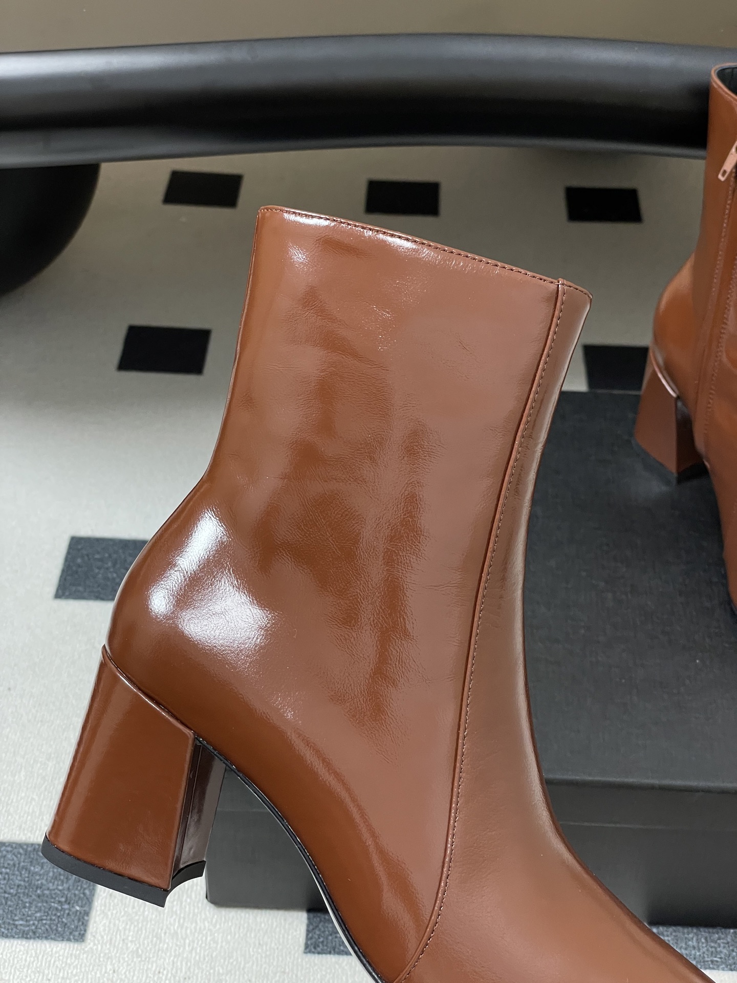 顶级品质 Saint Laurent fw25 new arrival～ YSL圣罗兰秋冬新款侧拉链高跟及踝靴粗跟短靴 
