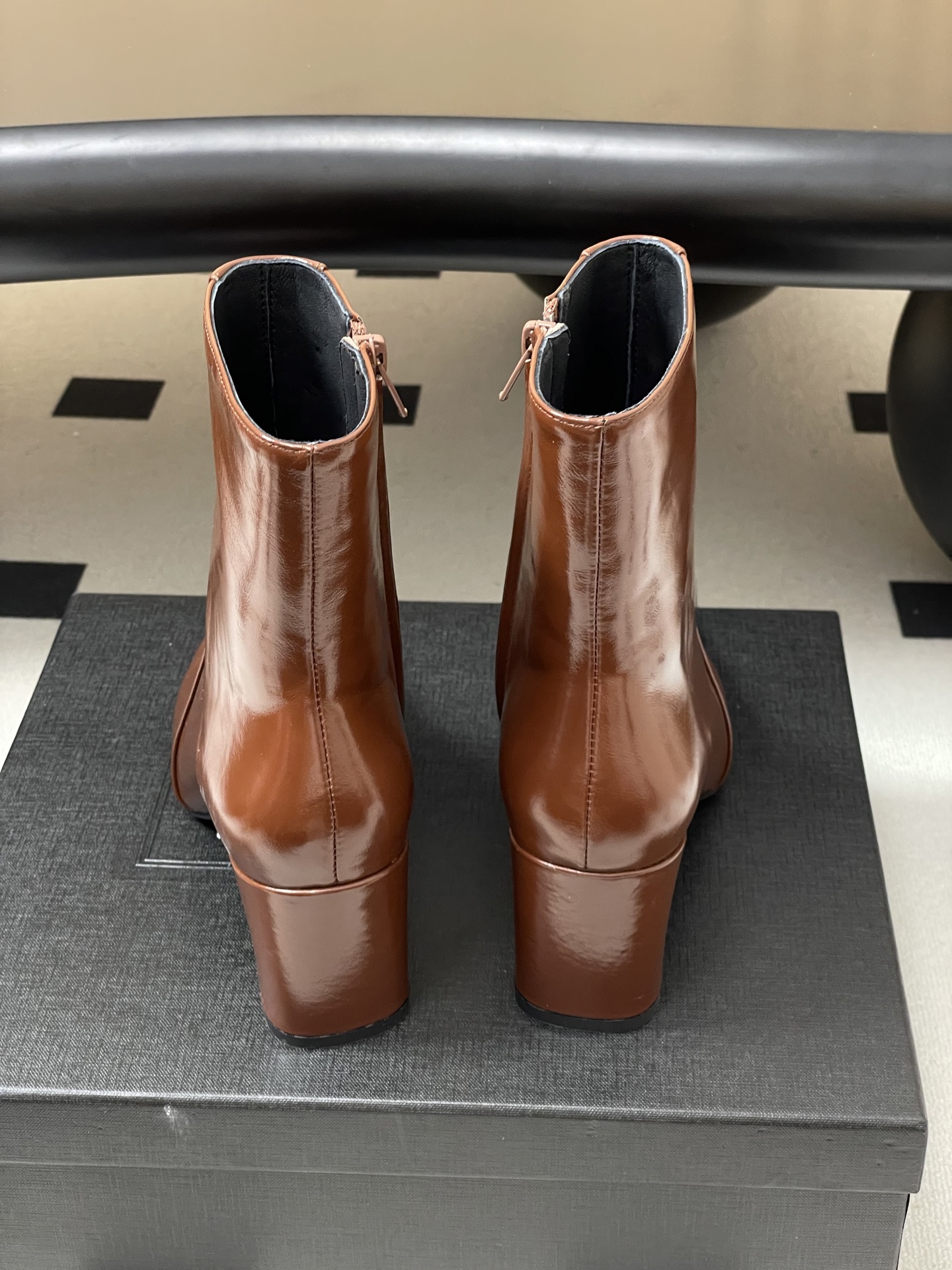 顶级品质 Saint Laurent fw25 new arrival～ YSL圣罗兰秋冬新款侧拉链高跟及踝靴粗跟短靴 