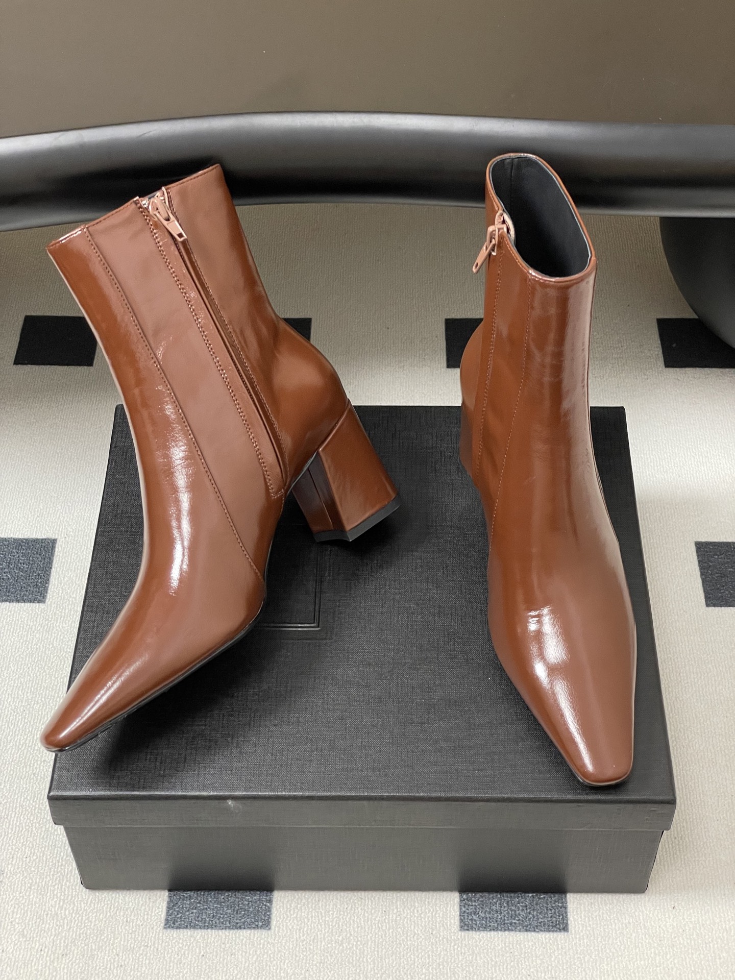 顶级品质 Saint Laurent fw25 new arrival～ YSL圣罗兰秋冬新款侧拉链高跟及踝靴粗跟短靴 