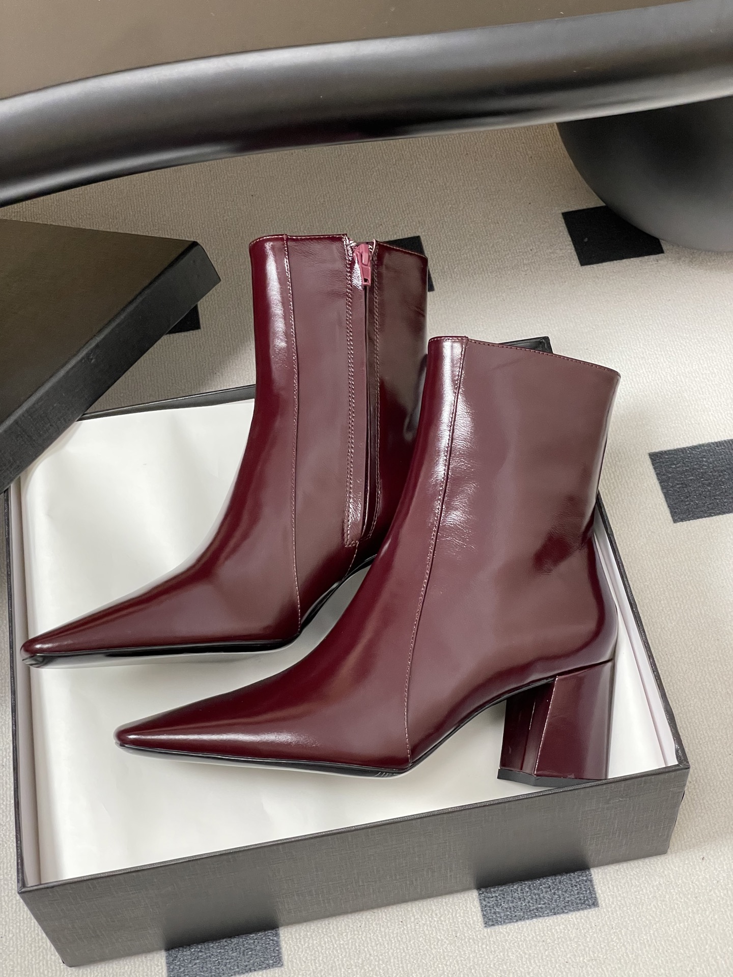 顶级品质 Saint Laurent fw25 new arrival~ YSL圣罗兰秋冬新款侧拉链高跟及踝靴粗跟短靴 顶级品质 Saint Laurent fw25 new arrival~ YSL圣罗兰秋冬新款侧拉链高跟及踝靴粗跟短靴