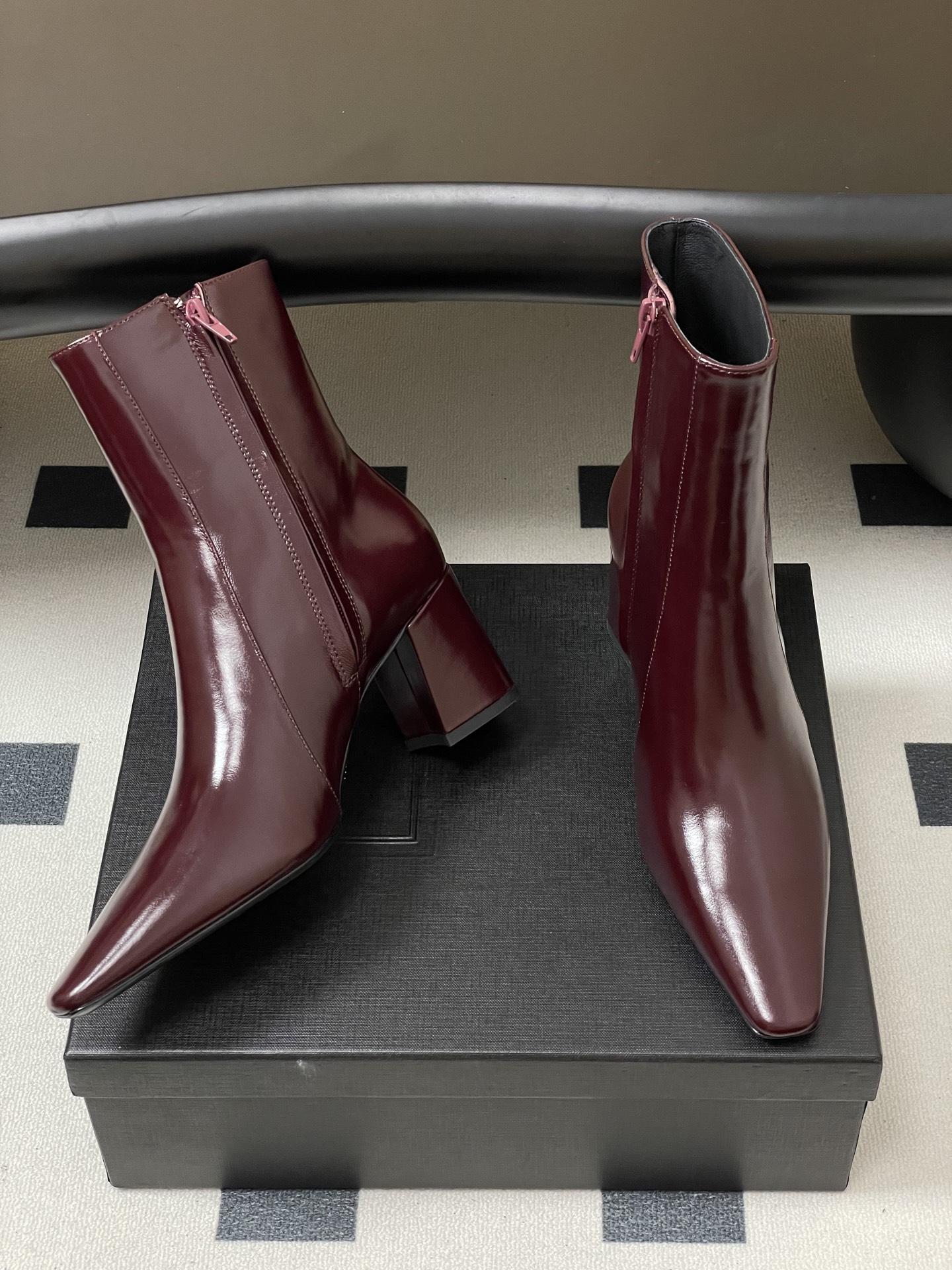 顶级品质 Saint Laurent fw25 new arrival~ YSL圣罗兰秋冬新款侧拉链高跟及踝靴粗跟短靴 顶级品质 Saint Laurent fw25 new arrival~ YSL圣罗兰秋冬新款侧拉链高跟及踝靴粗跟短靴