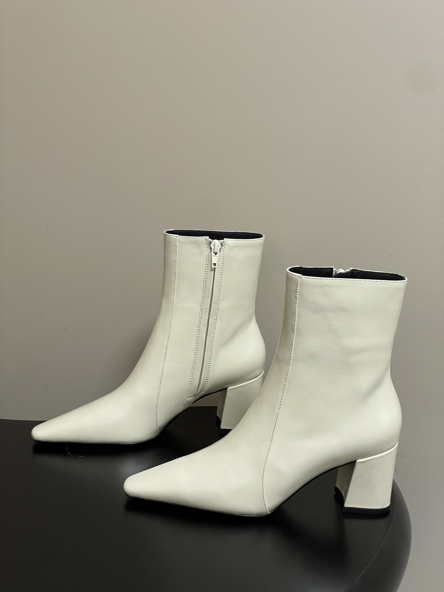 顶级品质 Saint Laurent fw25 new arrival~ YSL圣罗兰秋冬新款侧拉链高跟及踝靴粗跟短靴 顶级品质 Saint Laurent fw25 new arrival~ YSL圣罗兰秋冬新款侧拉链高跟及踝靴粗跟短靴