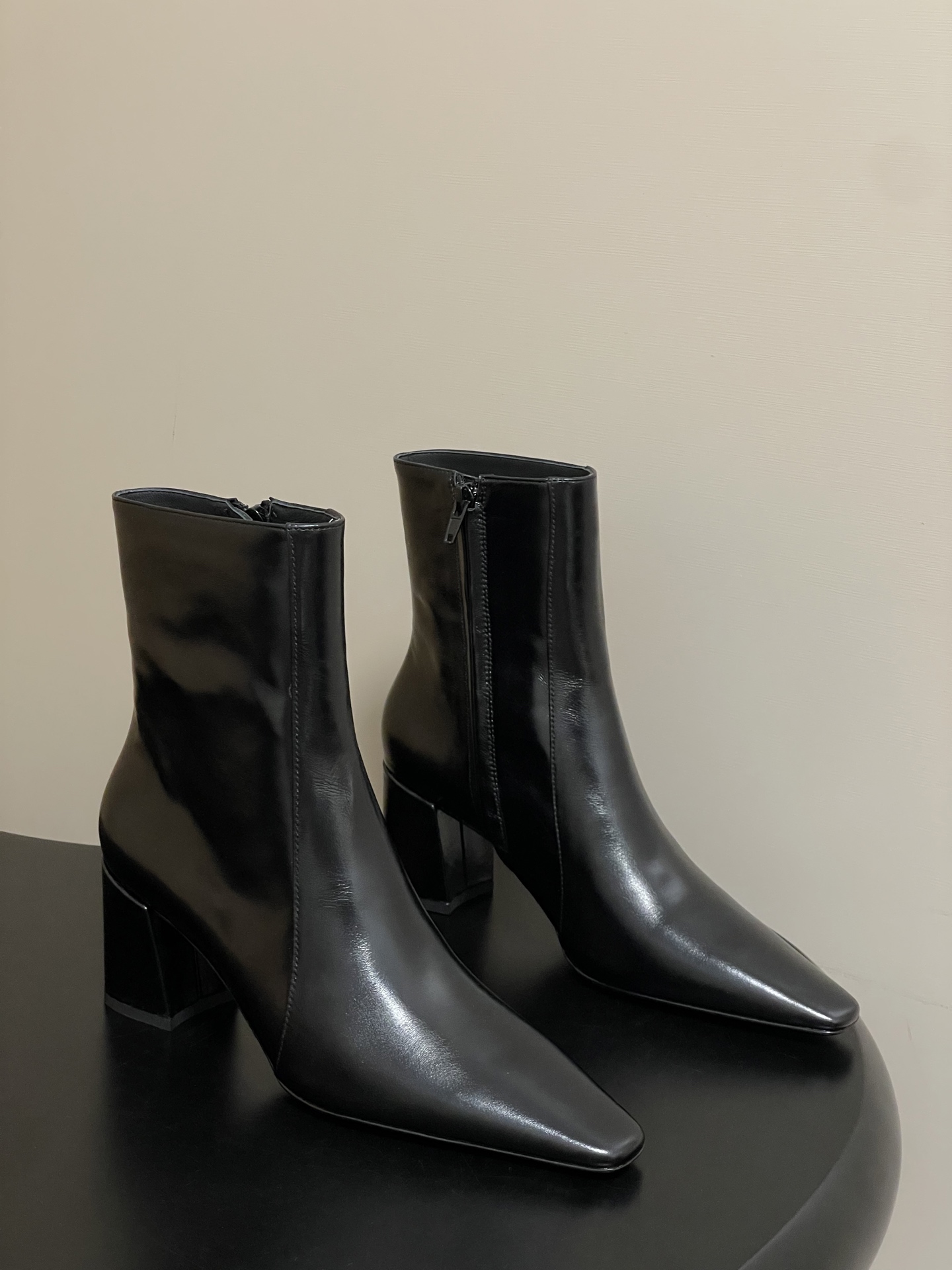 顶级品质 Saint Laurent fw25 new arrival~ YSL圣罗兰秋冬新款侧拉链高跟及踝靴粗跟短靴 顶级品质 Saint Laurent fw25 new arrival~ YSL圣罗兰秋冬新款侧拉链高跟及踝靴粗跟短靴