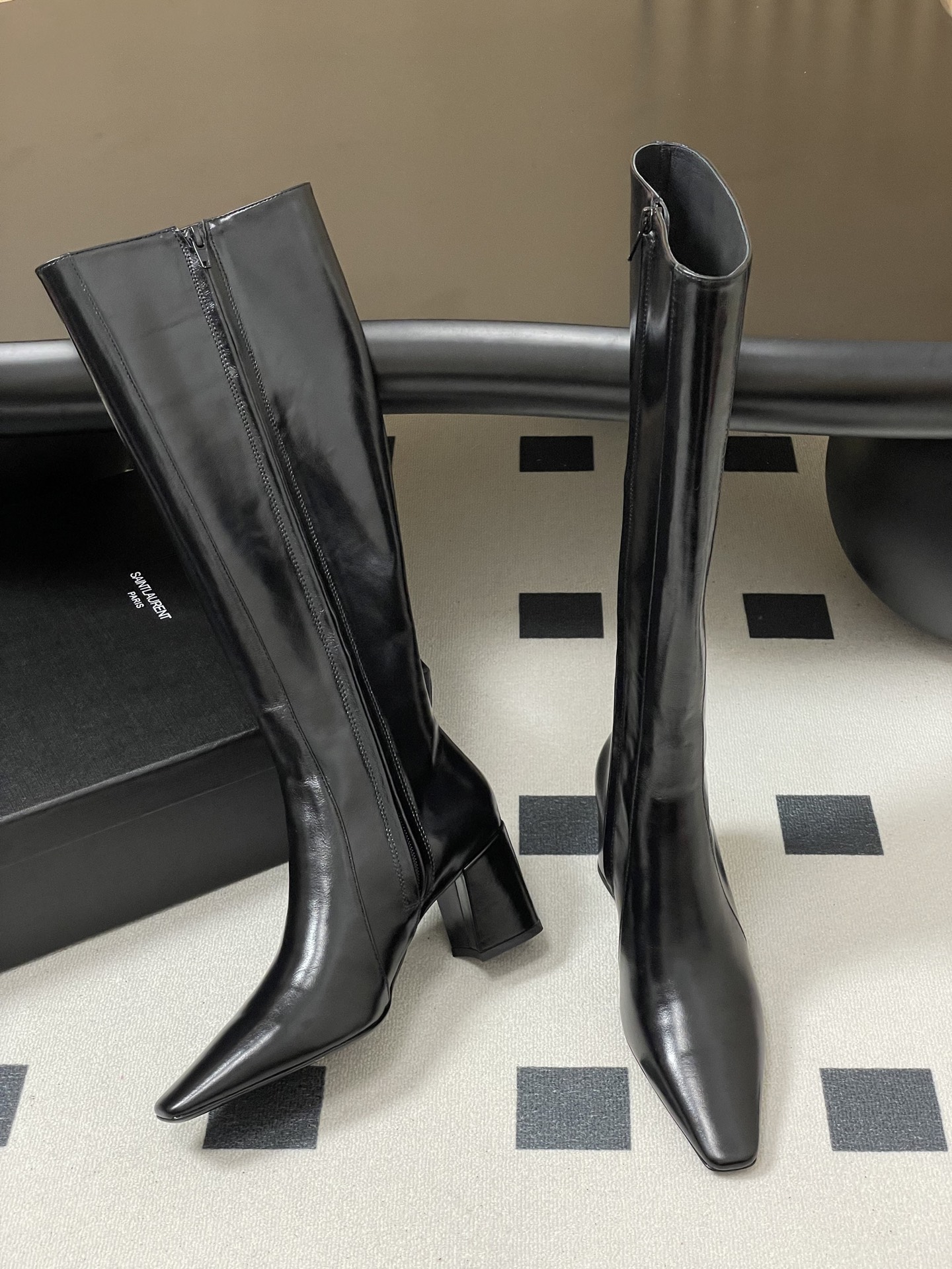 顶级品质 Saint Laurent fw25 new arrival~ YSL圣罗兰秋冬新款侧拉高跟长靴粗跟亮面高靴 顶级品质 Saint Laurent fw25 new arrival~ YSL圣罗兰秋冬新款侧拉高跟长靴粗跟亮面高靴