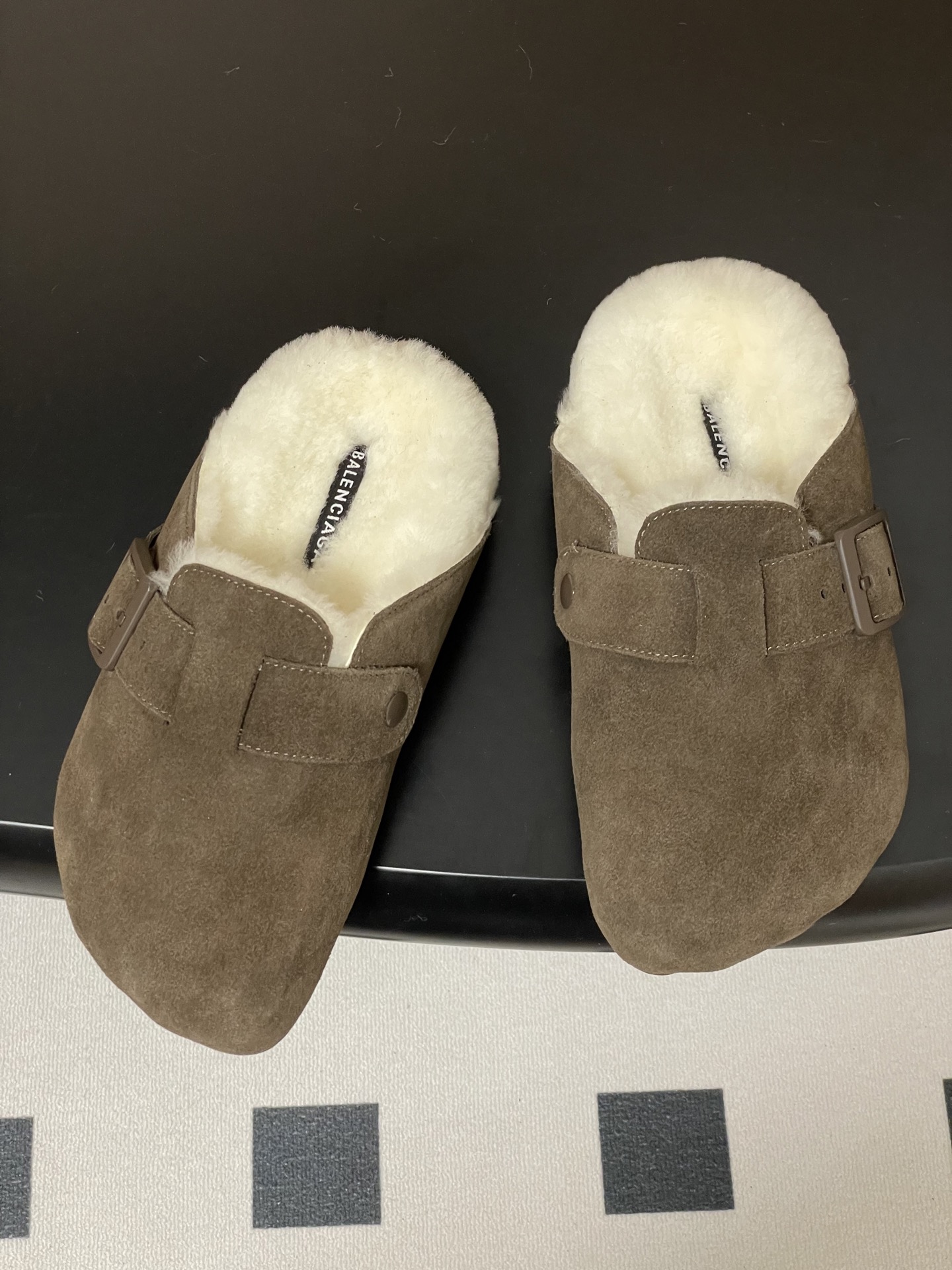 Balenciaga Balenciaga巴黎世家25Fw秋冬新款Sunday Suede Mule五指勃肯鞋薄底羊毛穆勒半拖鞋搭扣懒人一脚蹬勃肯毛毛鞋