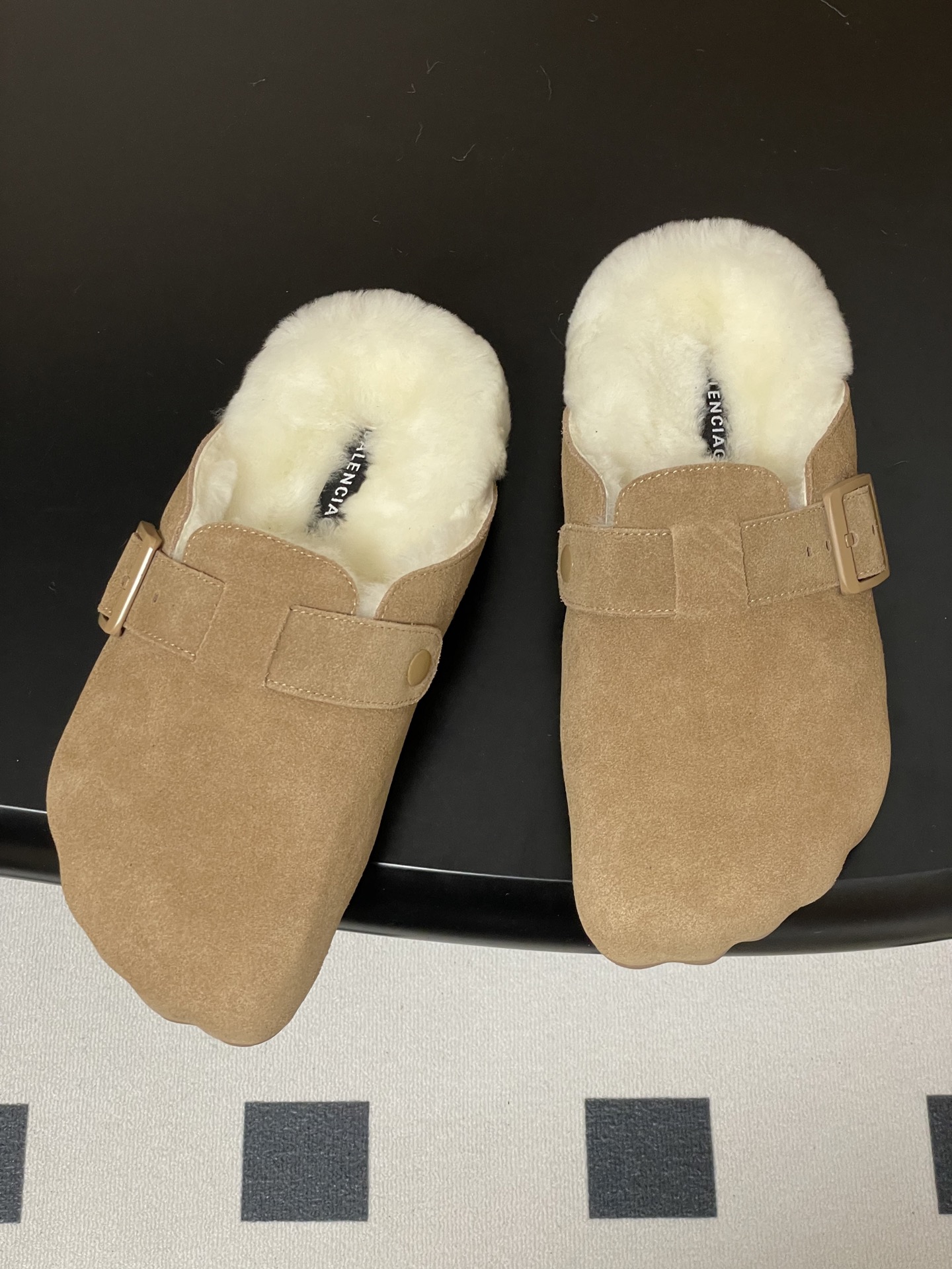 Balenciaga Balenciaga巴黎世家25Fw秋冬新款Sunday Suede Mule五指勃肯鞋薄底羊毛穆勒半拖鞋搭扣懒人一脚蹬勃肯毛毛鞋