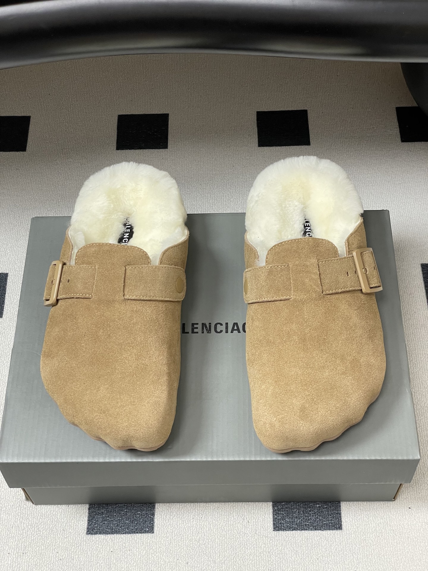 Balenciaga Balenciaga巴黎世家25Fw秋冬新款Sunday Suede Mule五指勃肯鞋薄底羊毛穆勒半拖鞋搭扣懒人一脚蹬勃肯毛毛鞋