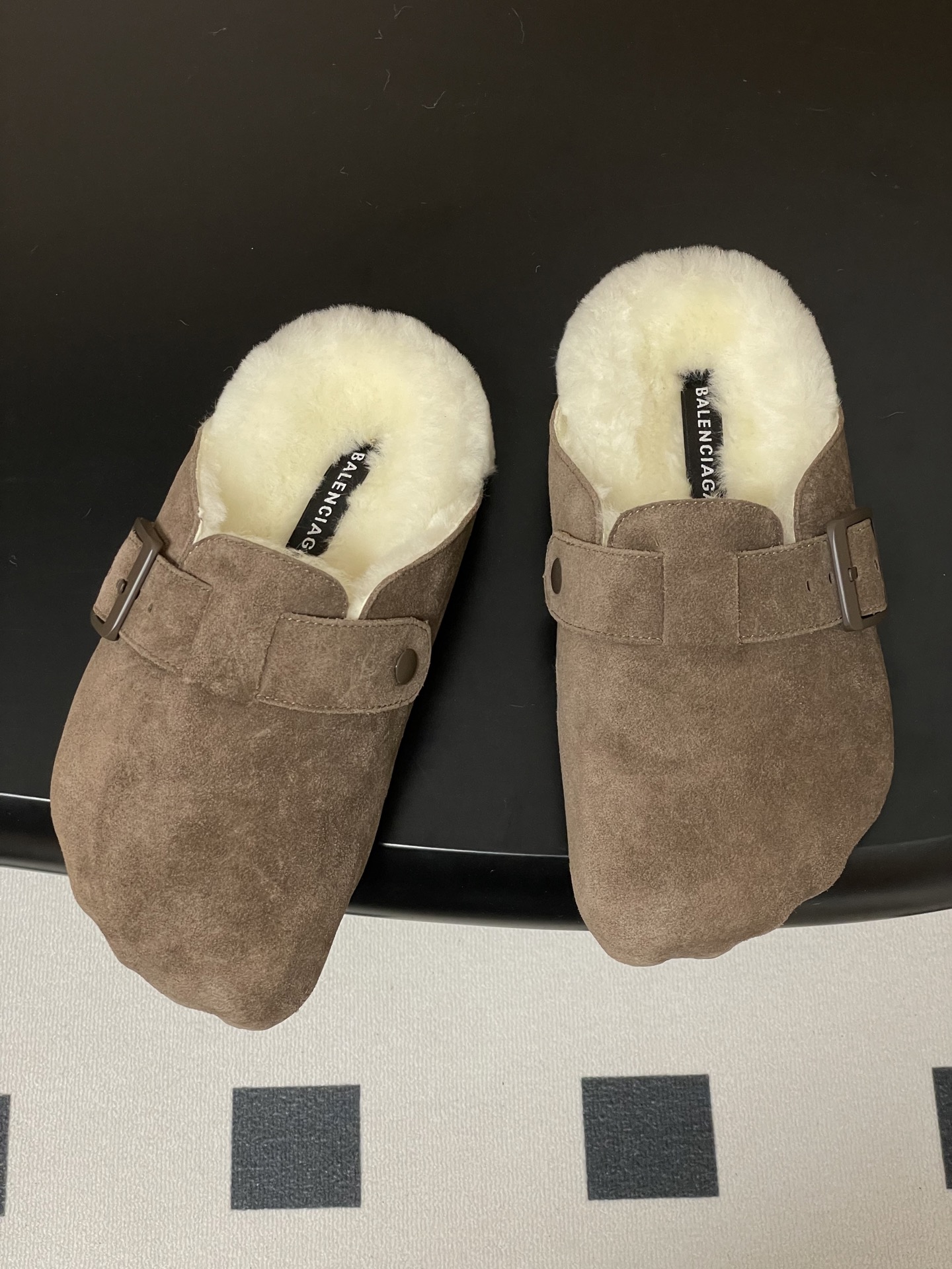 Balenciaga Balenciaga巴黎世家25Fw秋冬新款Sunday Suede Mule五指勃肯鞋薄底羊毛穆勒半拖鞋搭扣懒人一脚蹬勃肯毛毛鞋