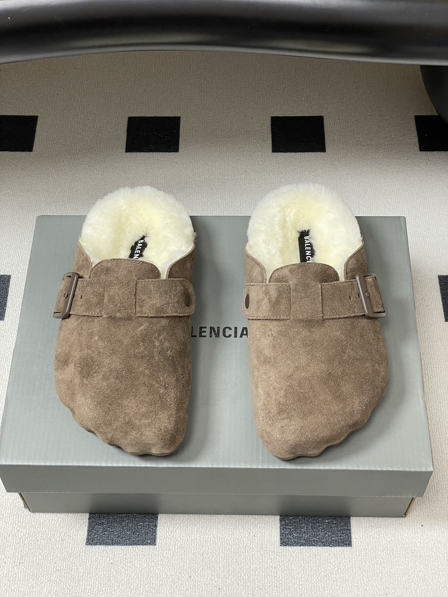 Balenciaga Balenciaga巴黎世家25Fw秋冬新款Sunday Suede Mule五指勃肯鞋薄底羊毛穆勒半拖鞋搭扣懒人一脚蹬勃肯毛毛鞋