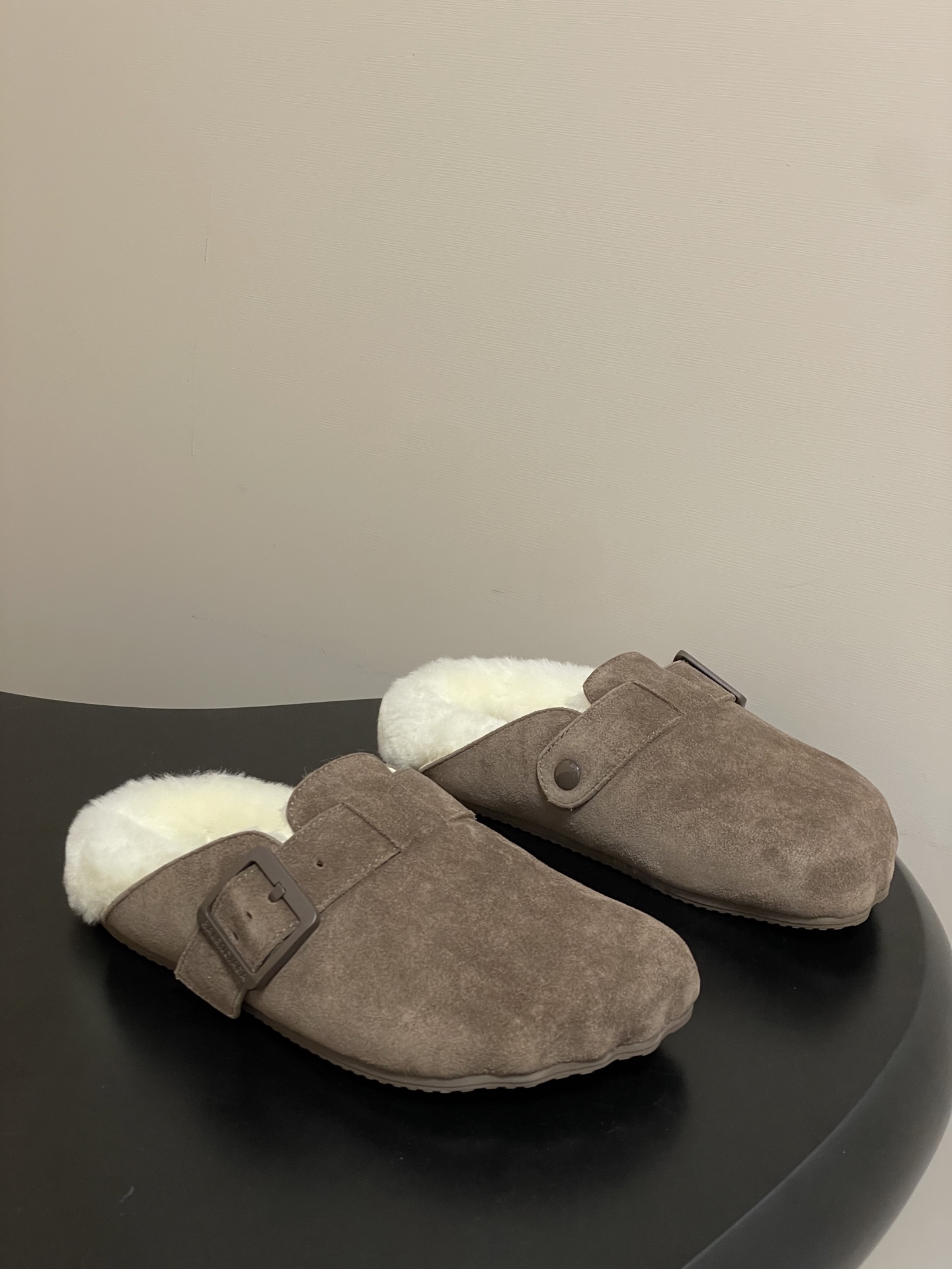 Balenciaga Balenciaga巴黎世家25Fw秋冬新款Sunday Suede Mule五指勃肯鞋薄底羊毛穆勒半拖鞋搭扣懒人一脚蹬勃肯毛毛鞋