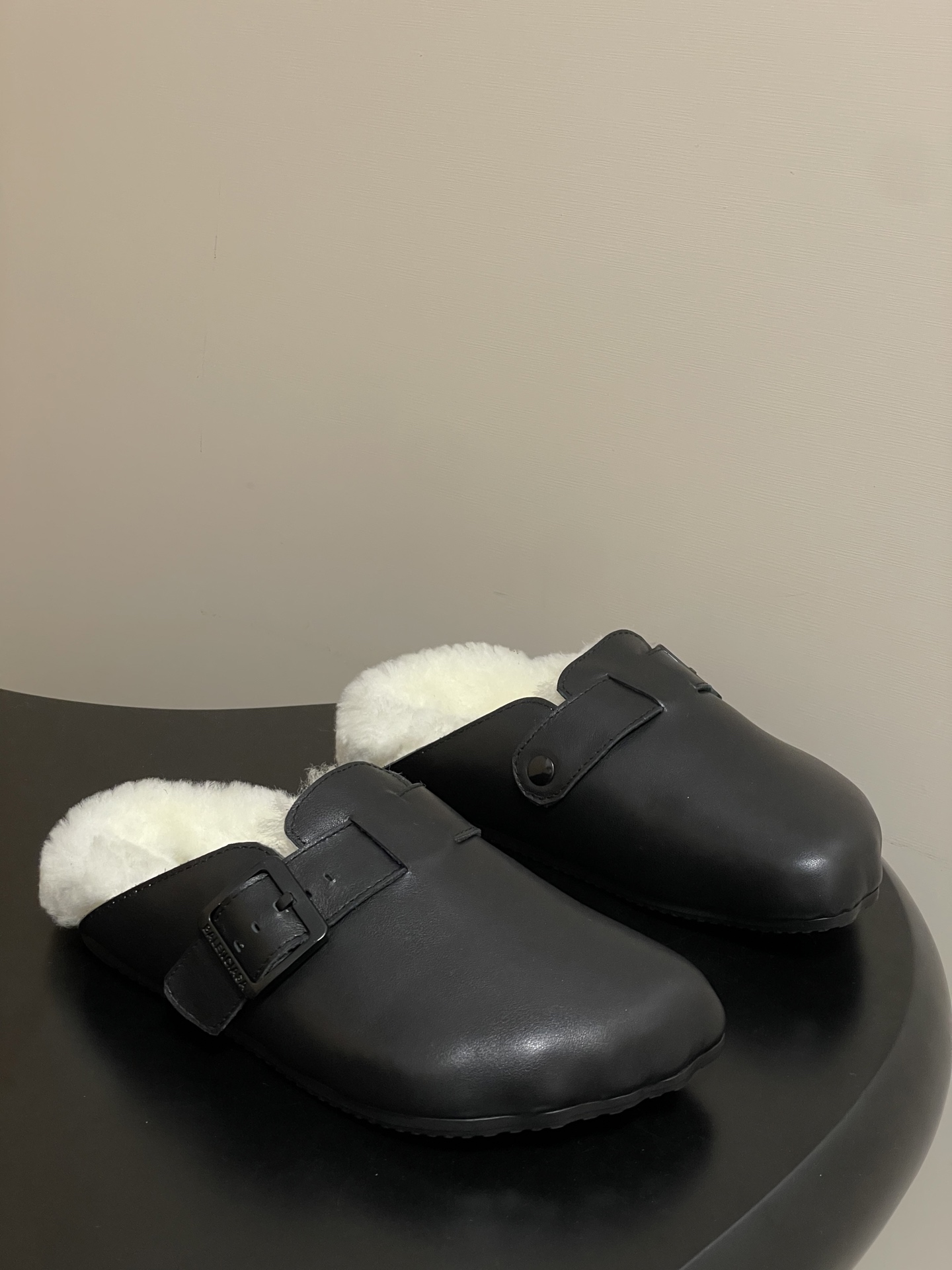 Balenciaga Balenciaga巴黎世家25Fw秋冬新款Sunday Suede Mule五指勃肯鞋薄底羊毛穆勒半拖鞋搭扣懒人一脚蹬勃肯毛毛鞋