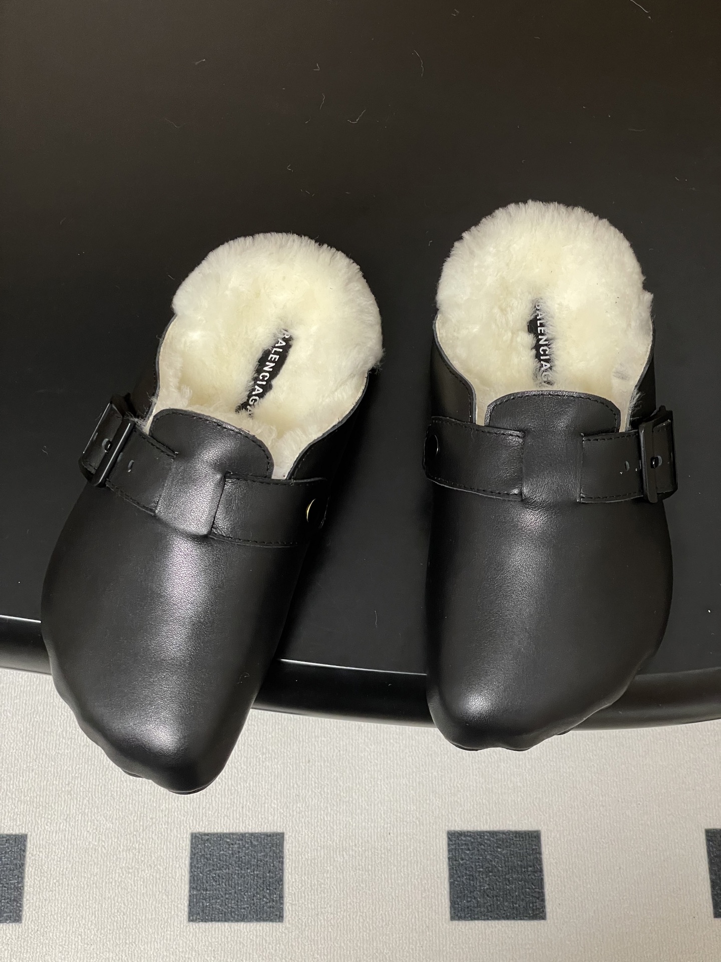 Balenciaga Balenciaga巴黎世家25Fw秋冬新款Sunday Suede Mule五指勃肯鞋薄底羊毛穆勒半拖鞋搭扣懒人一脚蹬勃肯毛毛鞋