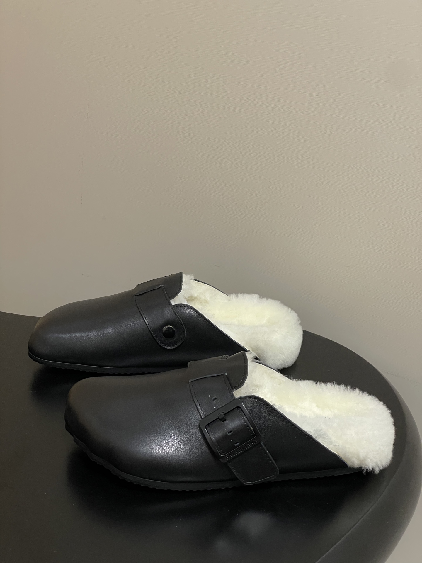 Balenciaga Balenciaga巴黎世家25Fw秋冬新款Sunday Suede Mule五指勃肯鞋薄底羊毛穆勒半拖鞋搭扣懒人一脚蹬勃肯毛毛鞋