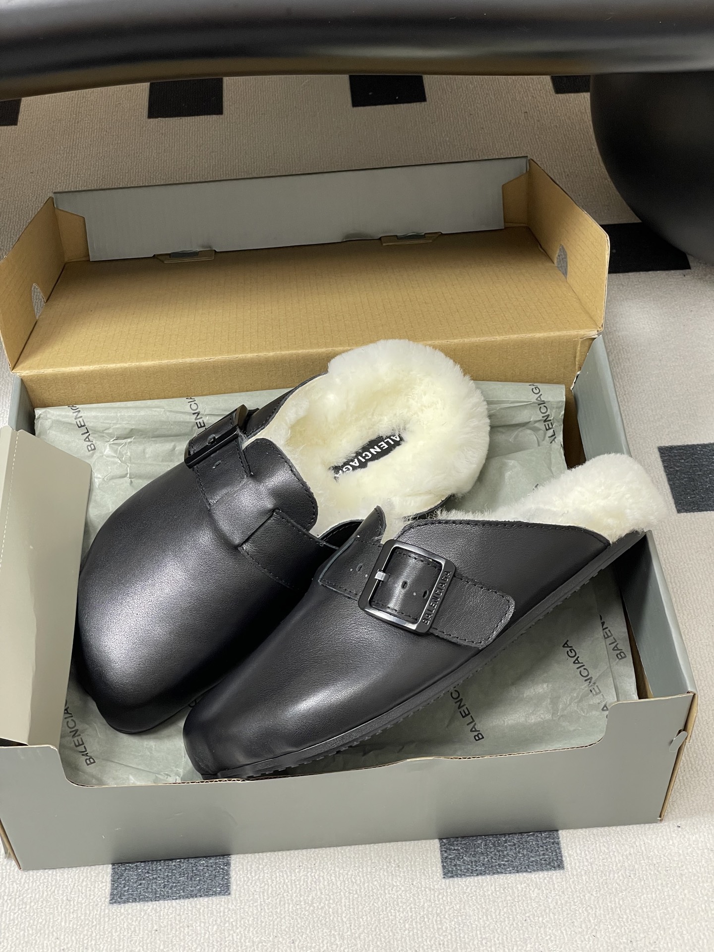 Balenciaga Balenciaga巴黎世家25Fw秋冬新款Sunday Suede Mule五指勃肯鞋薄底羊毛穆勒半拖鞋搭扣懒人一脚蹬勃肯毛毛鞋