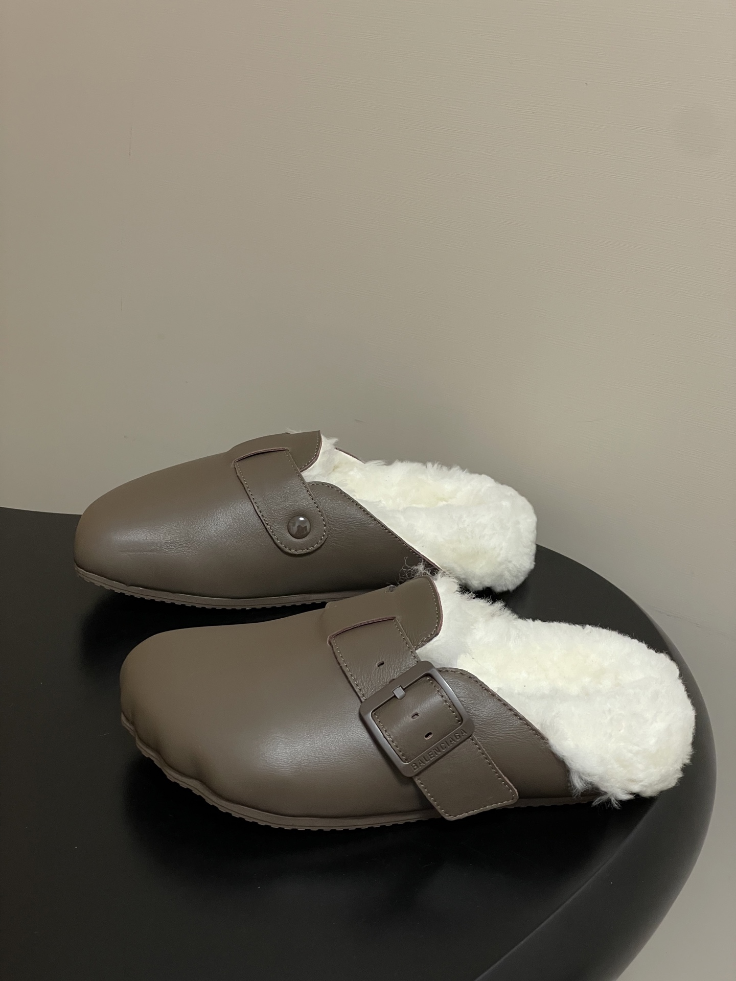 Balenciaga Balenciaga巴黎世家25Fw秋冬新款Sunday Suede Mule五指勃肯鞋薄底羊毛穆勒半拖鞋搭扣懒人一脚蹬勃肯毛毛鞋