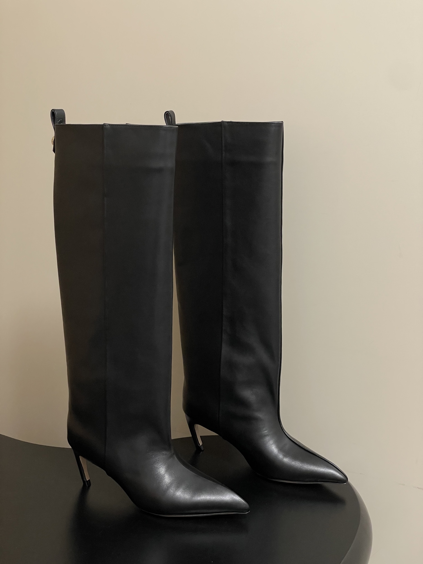 NO:593498,- Niche trendy brand THE ATTICO 2025Fw new autumn and winter fashionable straight pointed toe high-heeled boots are an Internet celebrity hot item. A super high-grade item. A pair of boots that look good with all clothes. It is a visual feast. Sexy and free temperament. Simple temperament style!  Upper cowhide/cow suede, lining foot pads, water-dyed cowhide, Italian genuine leather outsole, heel height 7.5cm, size 35-39 (40.41.42 custom made, non-refundable), boots, boots, cowhide, Leather soles19860909- 小众潮牌 THE ATTICO 2025Fw秋冬新品时髦直筒尖头高跟长靴网红爆款 超高品味单品 搭配一切衣服都好看的一双靴 太绝了 视觉盛宴 性感自由气质 简约气质款式！ 鞋面牛皮/牛反绒 内里垫脚水染牛皮 鞋底意大利真皮大底 跟高7.5cm 码数35-39（40.41.42定做不退换）,靴子,boots,cowhide,Leather soles,Women's Shoes