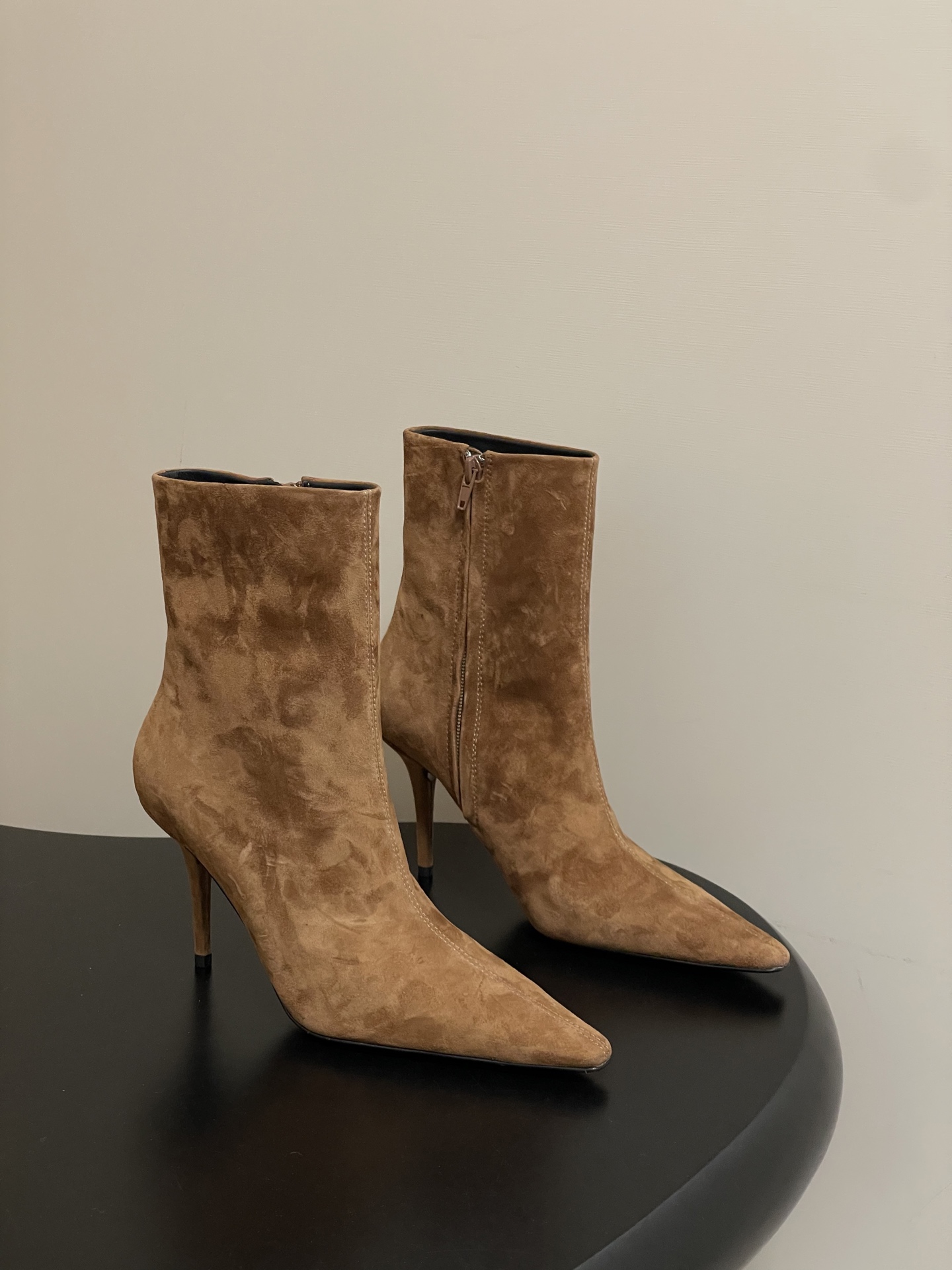 顶级品质 Saint Laurent fw25 new arrival~ YSL圣罗兰秋冬新款侧拉链高跟及踝靴尖头细跟短 顶级品质 Saint Laurent fw25 new arrival~ YSL圣罗兰秋冬新款侧拉链高跟及踝靴尖头细跟短