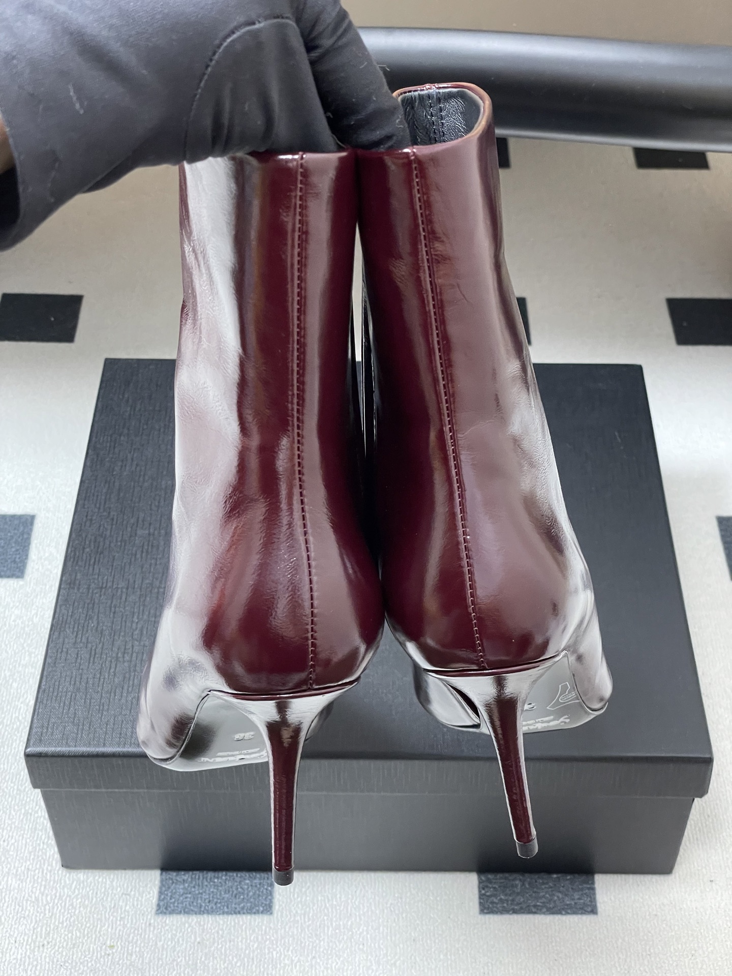顶级品质 Saint Laurent fw25 new arrival～ YSL圣罗兰秋冬新款侧拉链高跟及踝靴尖头细跟短