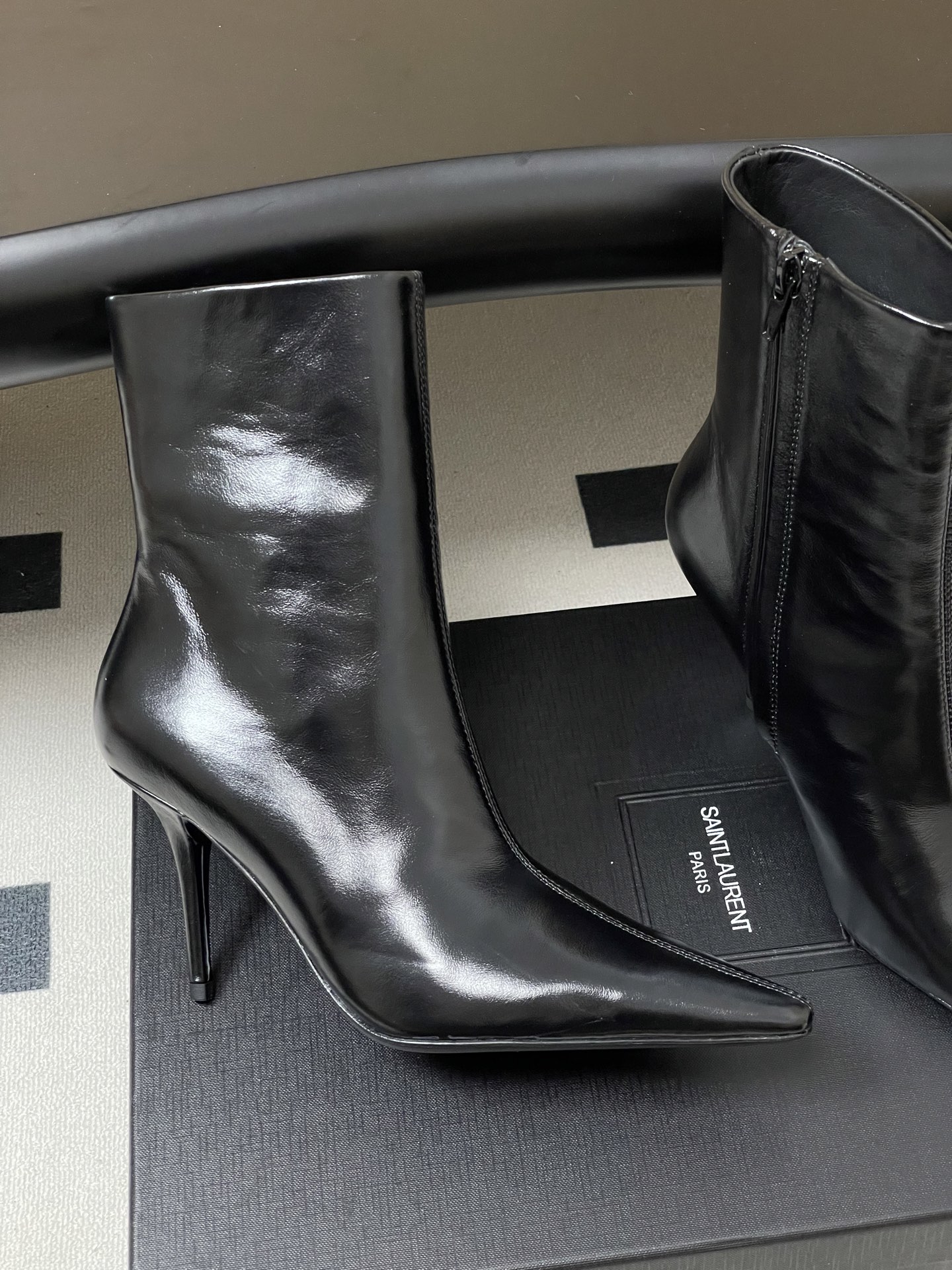 顶级品质 Saint Laurent fw25 new arrival~ YSL圣罗兰秋冬新款侧拉链高跟及踝靴尖头细跟短 顶级品质 Saint Laurent fw25 new arrival~ YSL圣罗兰秋冬新款侧拉链高跟及踝靴尖头细跟短