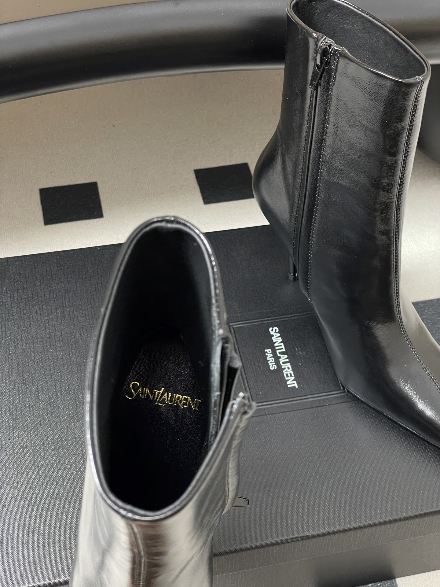 顶级品质 Saint Laurent fw25 new arrival~ YSL圣罗兰秋冬新款侧拉链高跟及踝靴尖头细跟短 顶级品质 Saint Laurent fw25 new arrival~ YSL圣罗兰秋冬新款侧拉链高跟及踝靴尖头细跟短