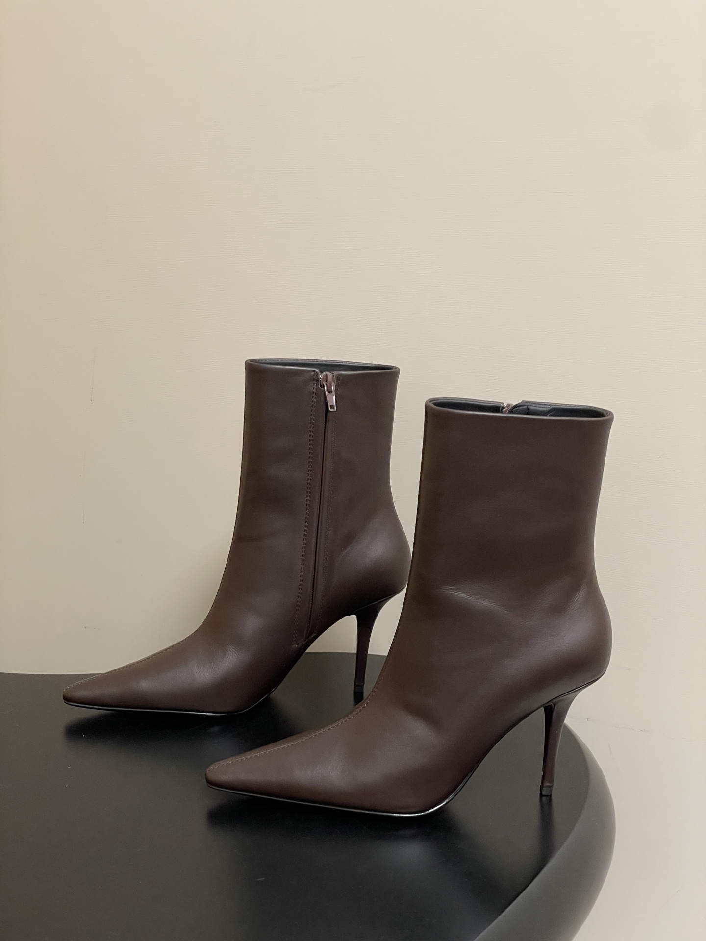顶级品质 Saint Laurent fw25 new arrival～ YSL圣罗兰秋冬新款侧拉链高跟及踝靴尖头细跟短