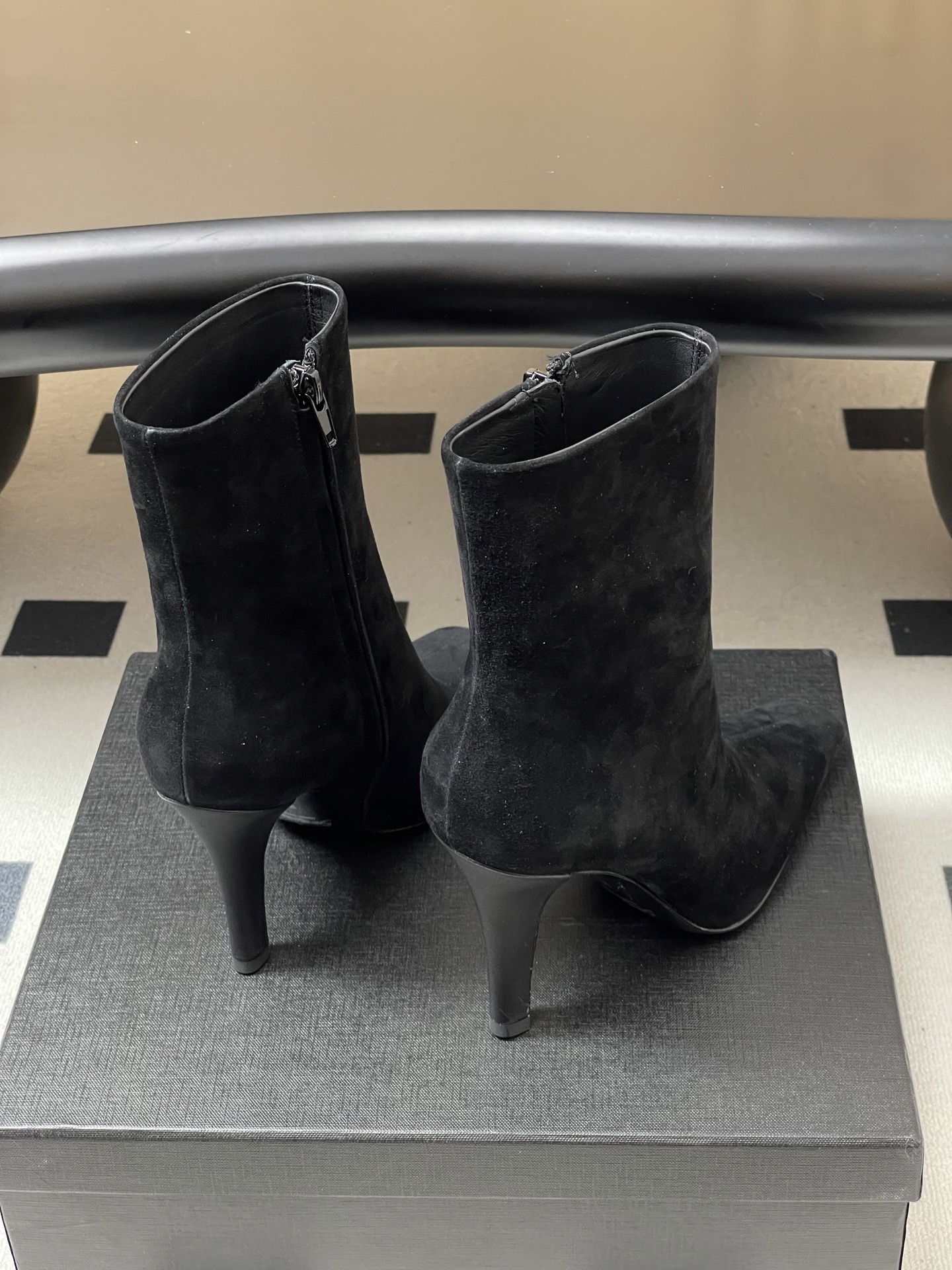 顶级品质 Saint Laurent fw25 new arrival～ YSL圣罗兰秋冬新款侧拉链高跟及踝靴锥形跟短靴