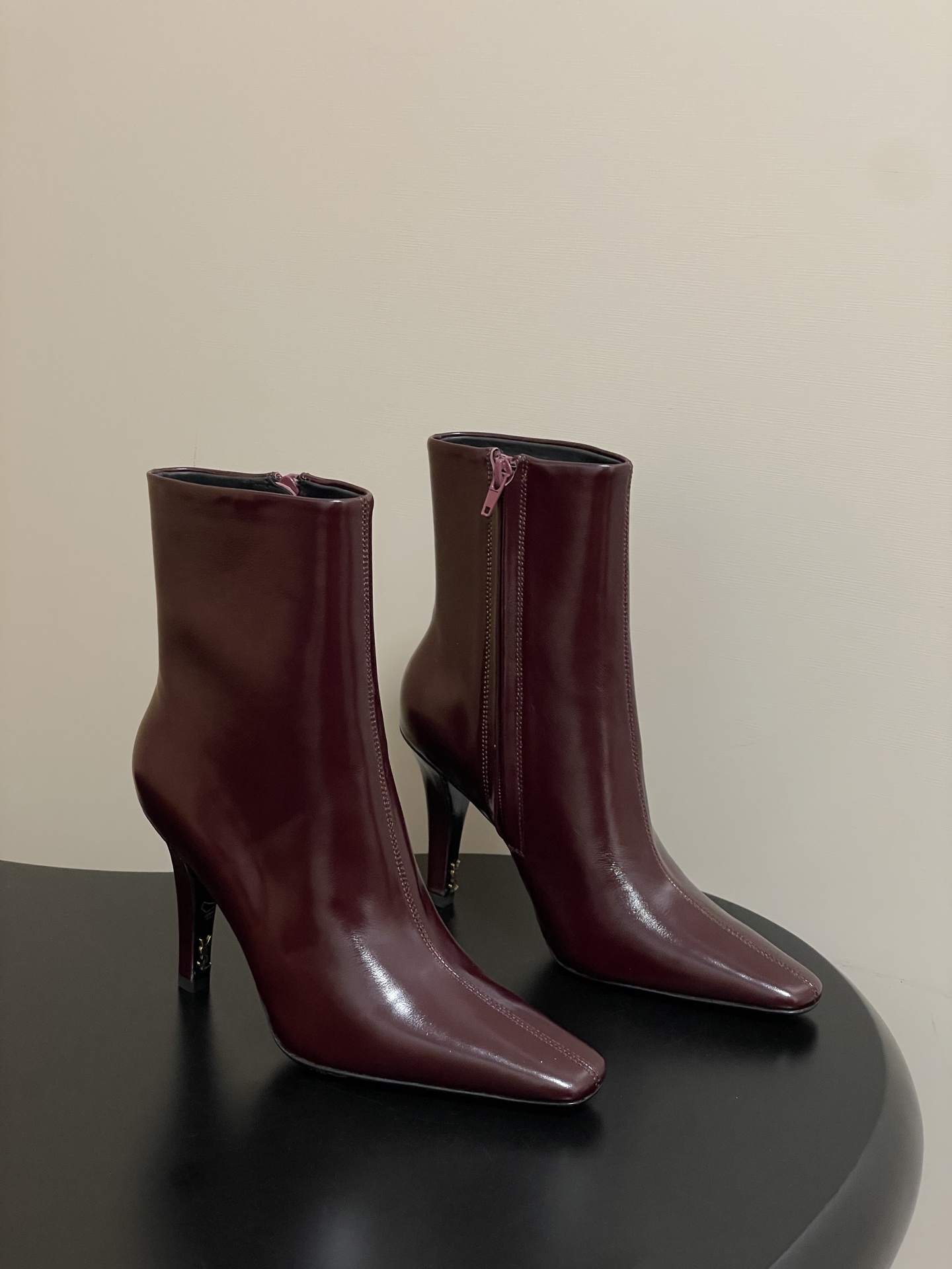 顶级品质 Saint Laurent fw25 new arrival~ YSL圣罗兰秋冬新款侧拉链高跟及踝靴锥形跟短靴 顶级品质 Saint Laurent fw25 new arrival~ YSL圣罗兰秋冬新款侧拉链高跟及踝靴锥形跟短靴