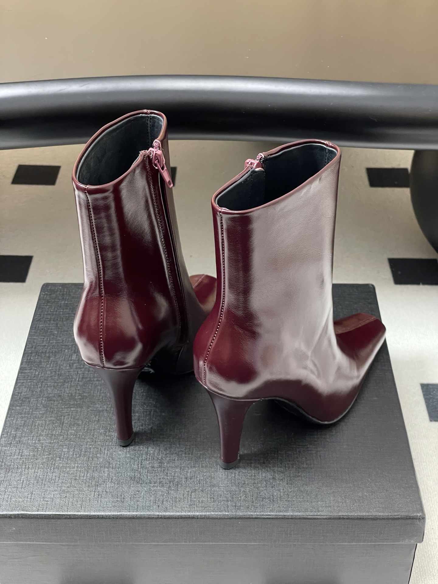 顶级品质 Saint Laurent fw25 new arrival～ YSL圣罗兰秋冬新款侧拉链高跟及踝靴锥形跟短靴