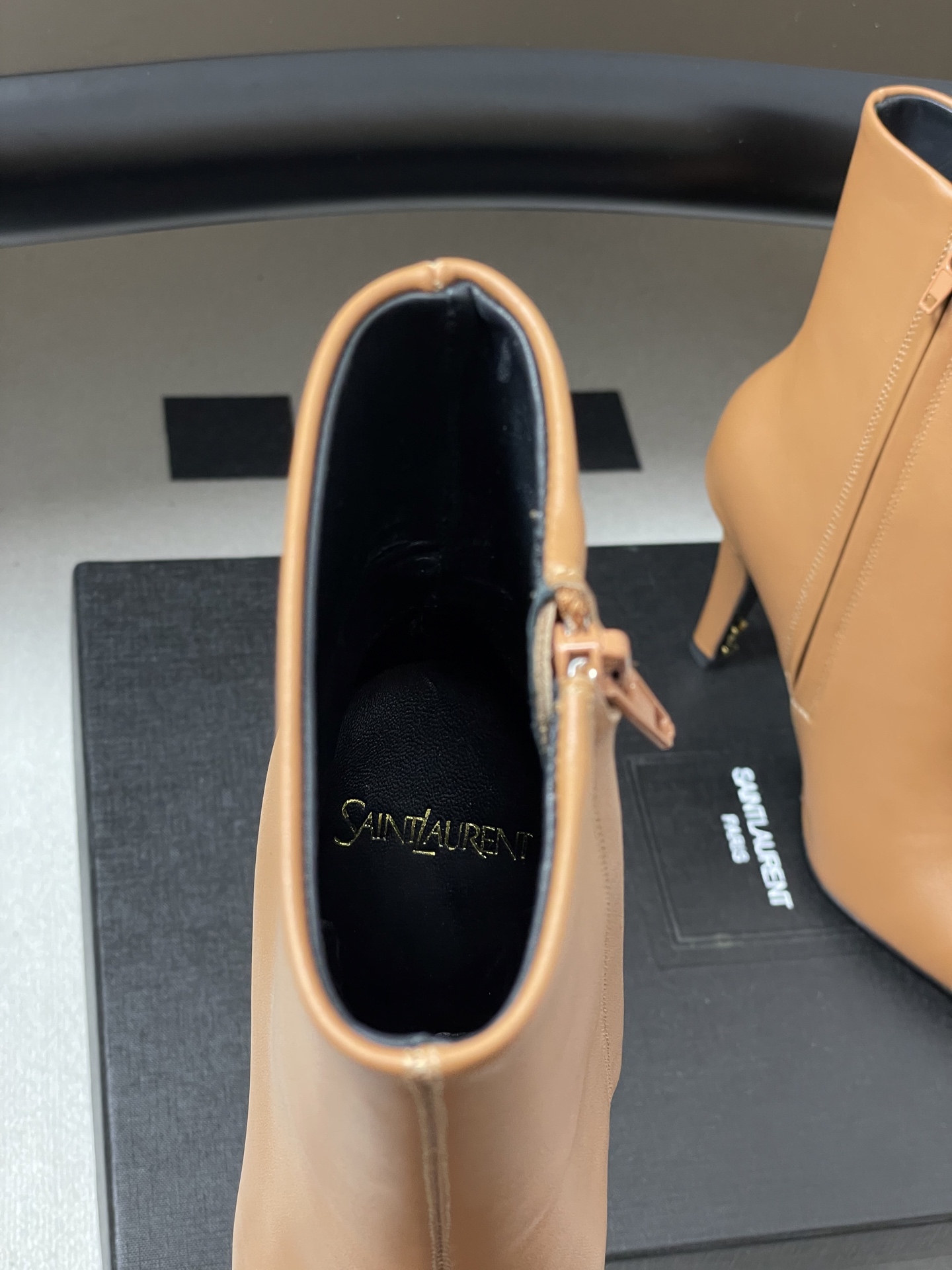 顶级品质 Saint Laurent fw25 new arrival~ YSL圣罗兰秋冬新款侧拉链高跟及踝靴锥形跟短靴 顶级品质 Saint Laurent fw25 new arrival~ YSL圣罗兰秋冬新款侧拉链高跟及踝靴锥形跟短靴